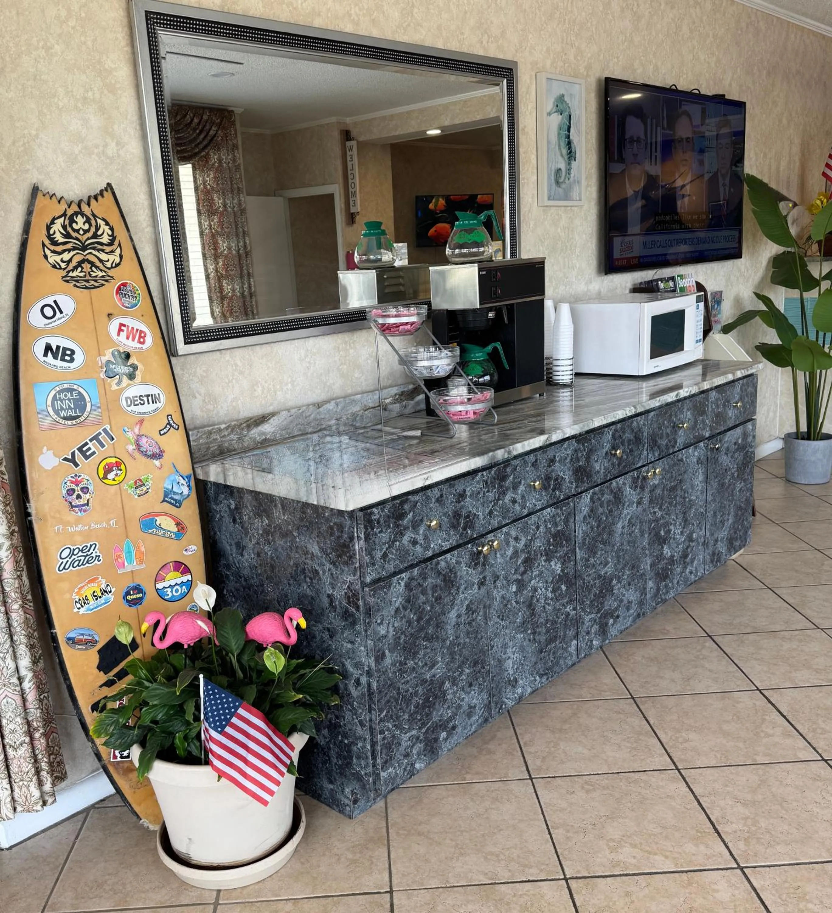 Lobby or reception in Hole Inn the Wall Hotel - Fort Walton Beach - Sunset Plaza - nearby Beaches & Hurlburt