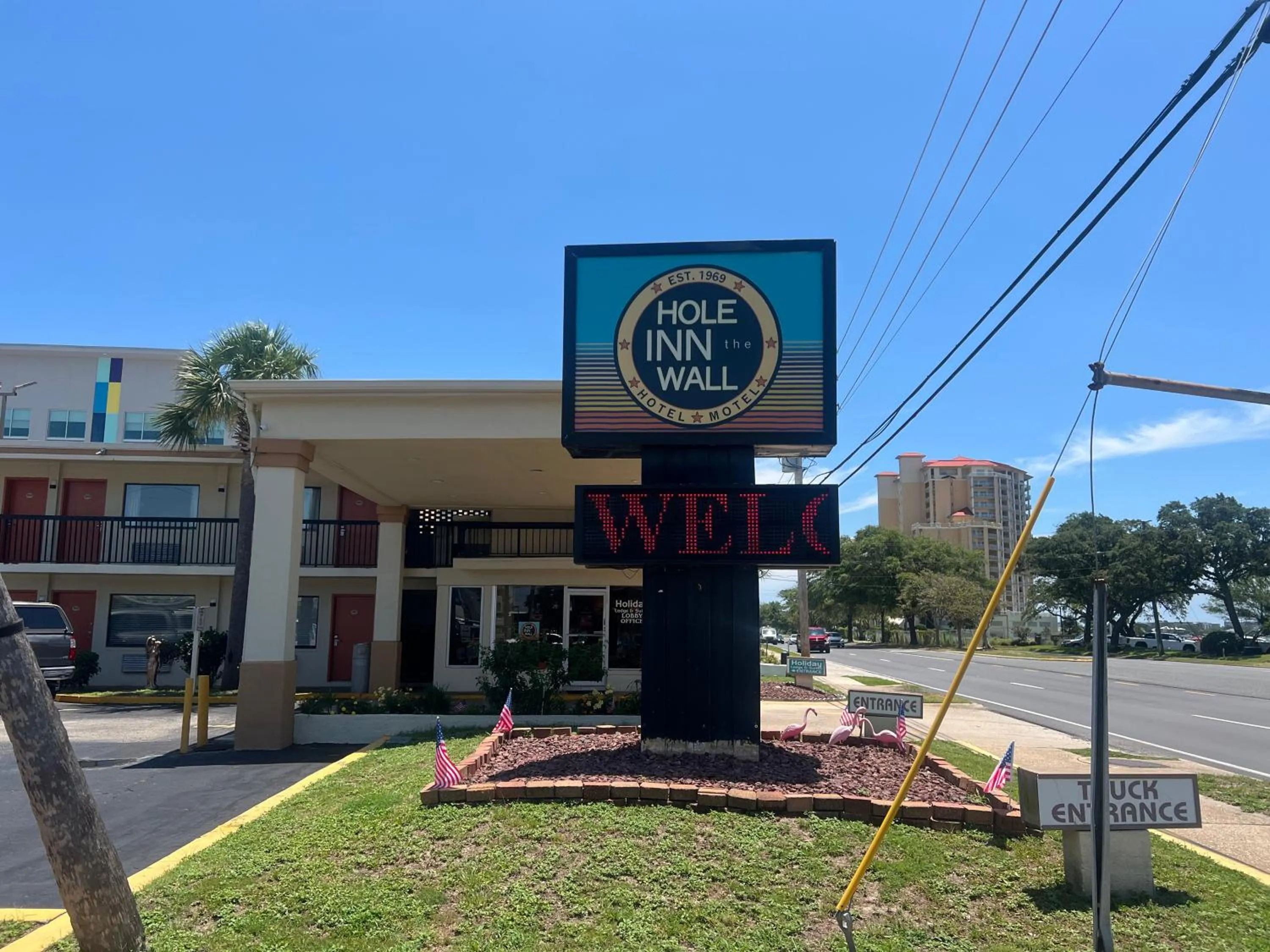 Property building in Hole Inn the Wall Hotel - Fort Walton Beach - Sunset Plaza - nearby Beaches & Hurlburt