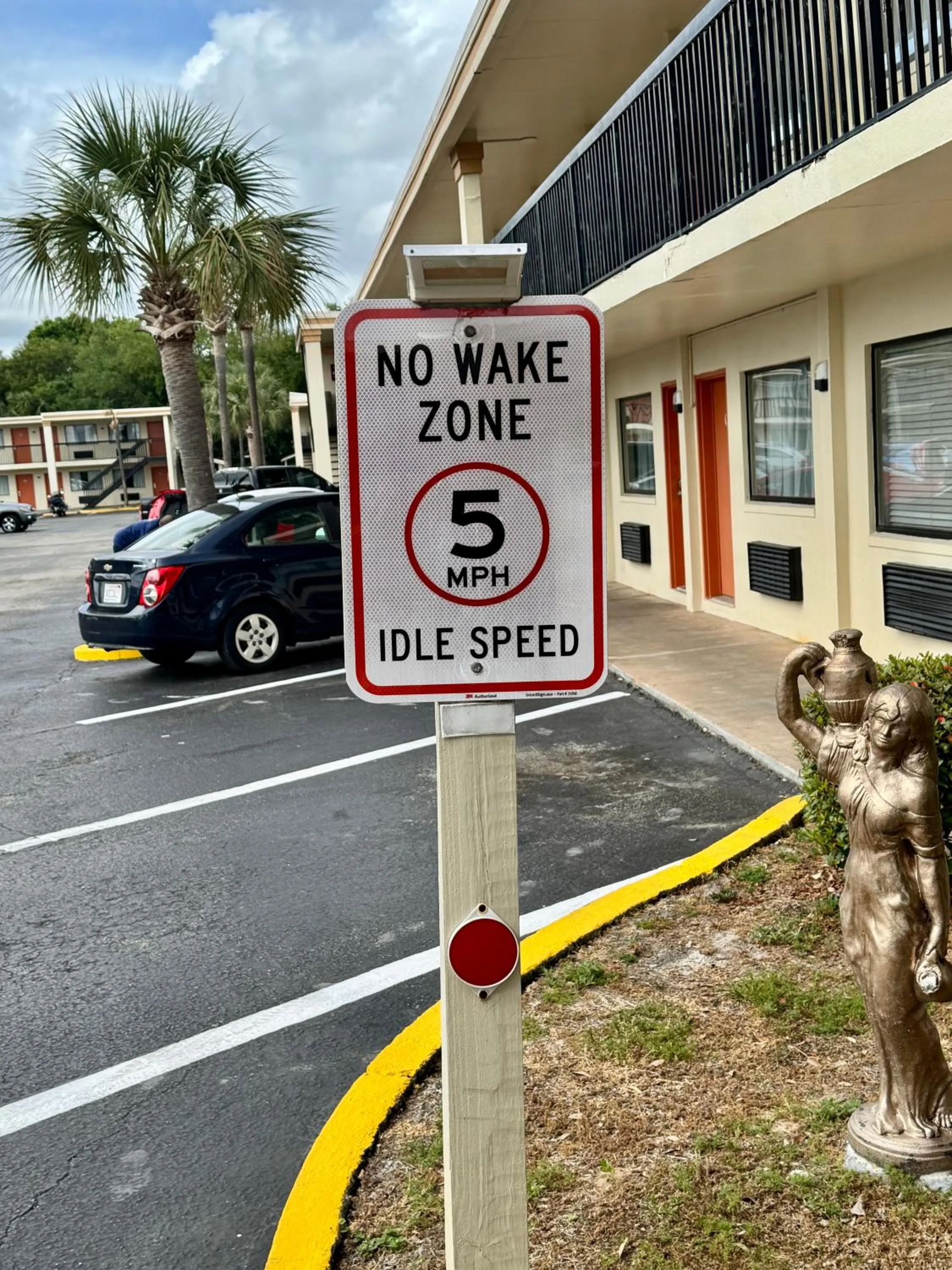 Property building in Hole Inn the Wall Hotel - Fort Walton Beach - Sunset Plaza - nearby Beaches & Hurlburt