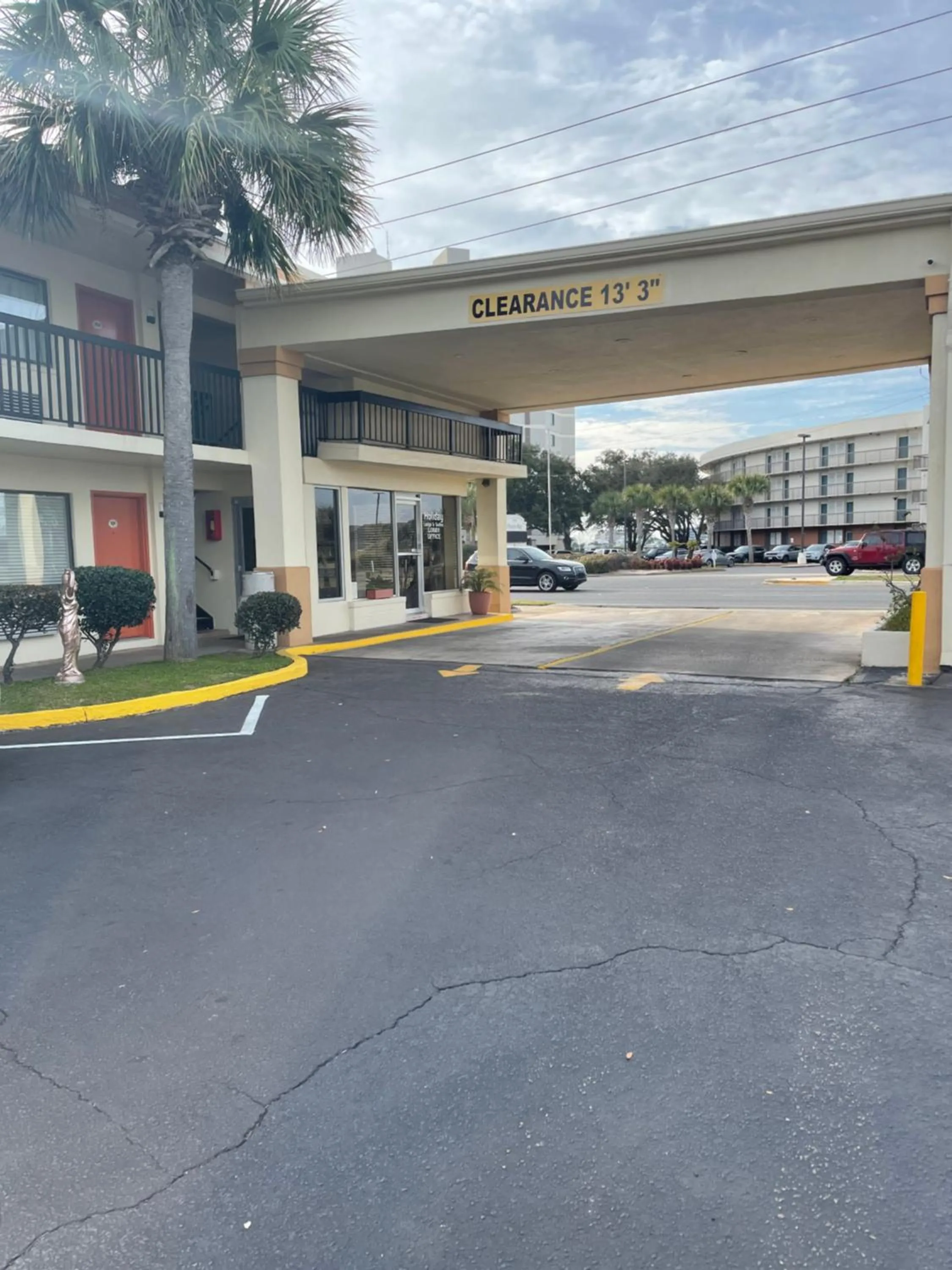 Property building in Hole Inn the Wall Hotel - Fort Walton Beach - Sunset Plaza - nearby Beaches & Hurlburt