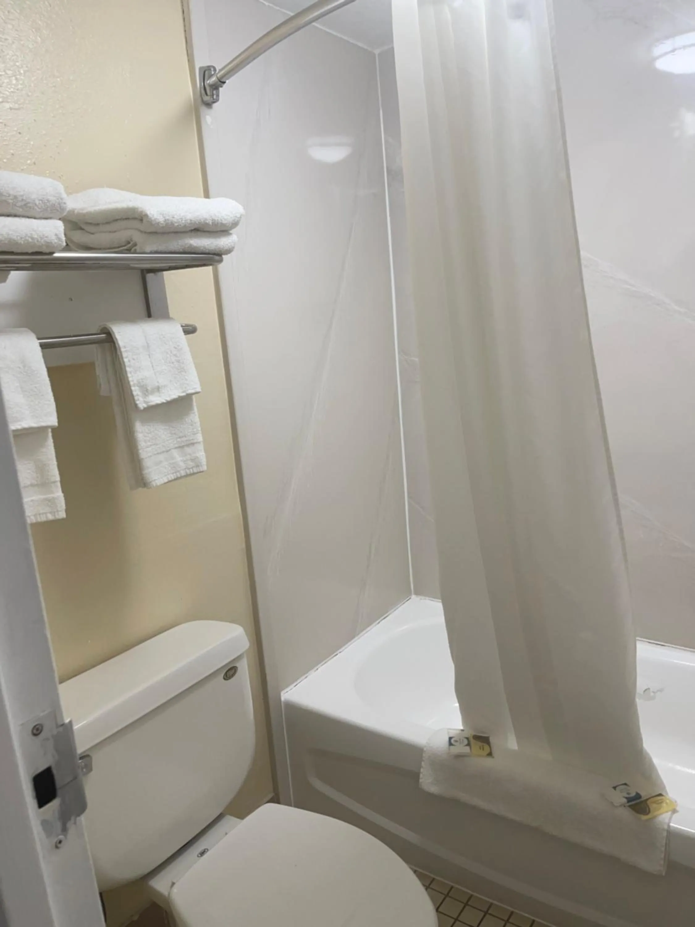 Bathroom in Hole Inn the Wall Hotel - Fort Walton Beach - Sunset Plaza - nearby Beaches & Hurlburt