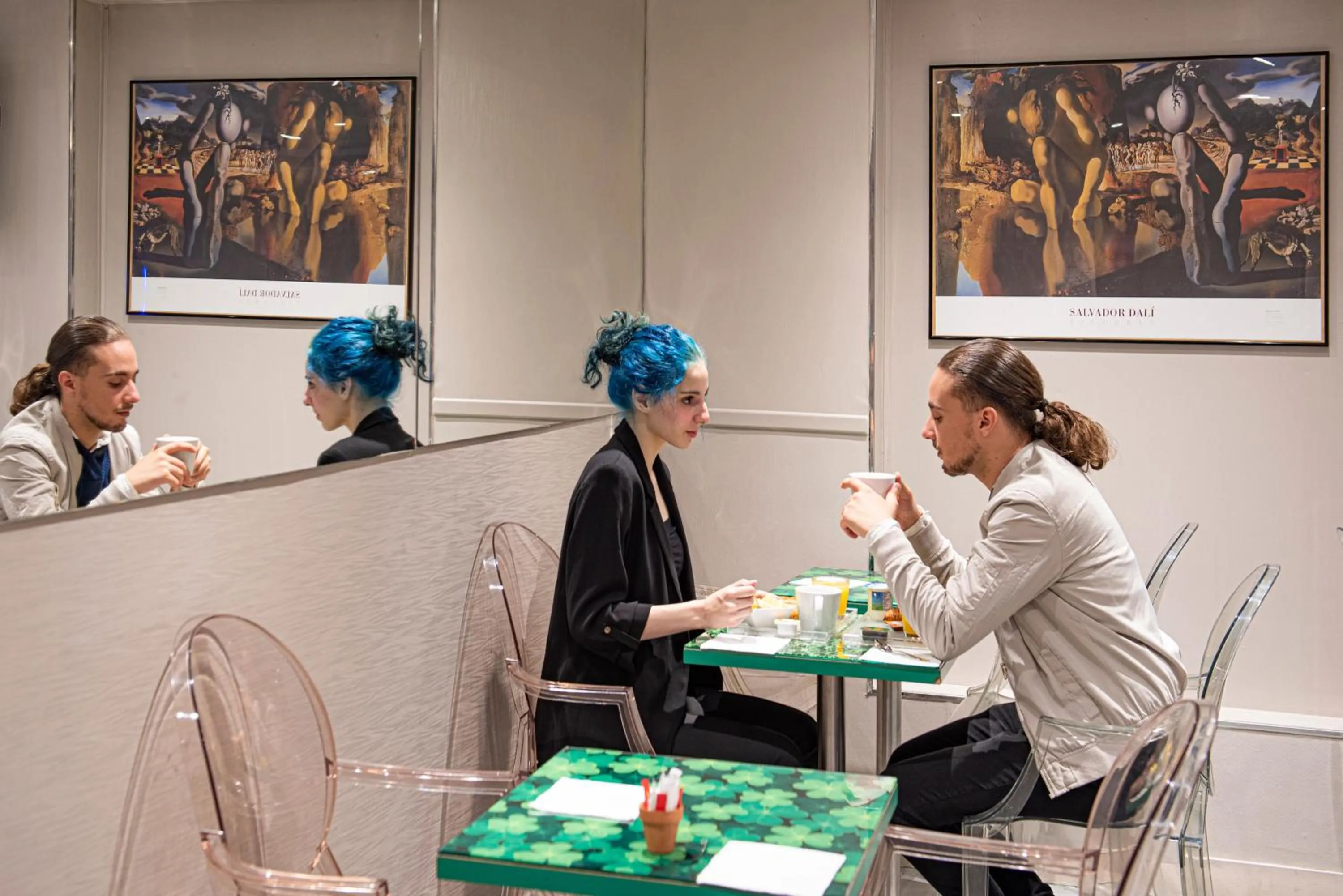 Breakfast in Jardins de Montmartre