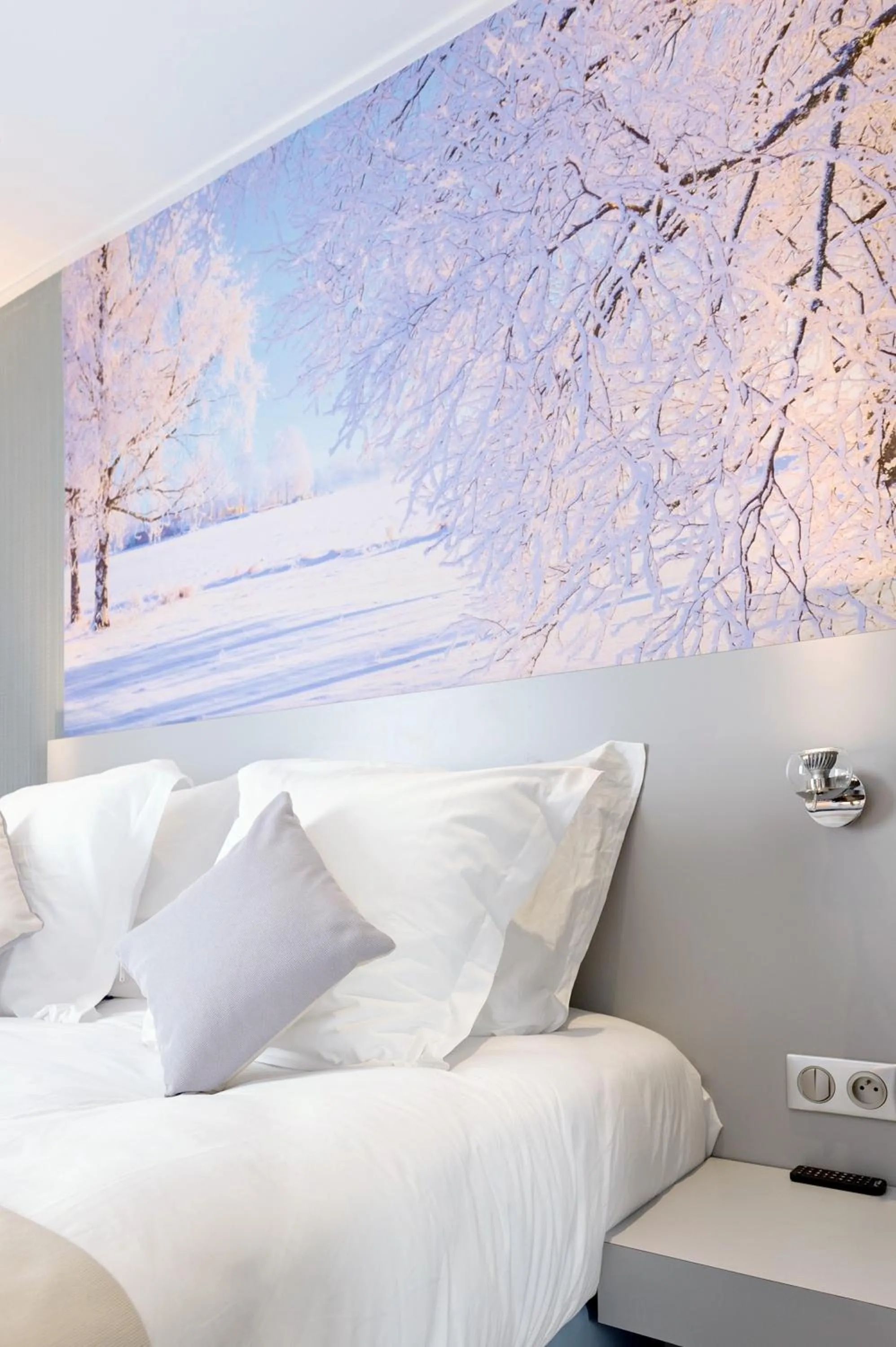 Bed in Jardins de Montmartre