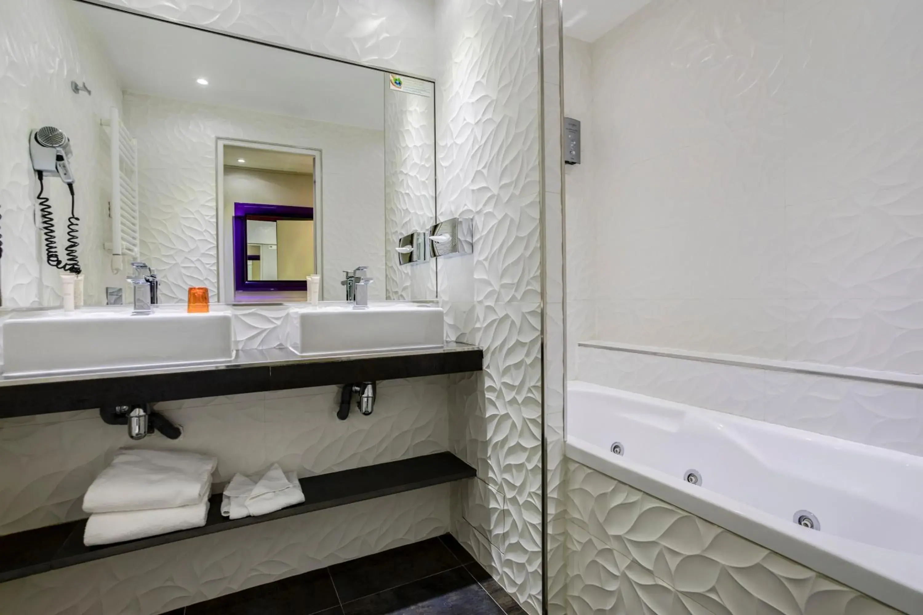 Deluxe Double Room in Jardins de Montmartre Deluxe Double Room in Jardins de Montmartre