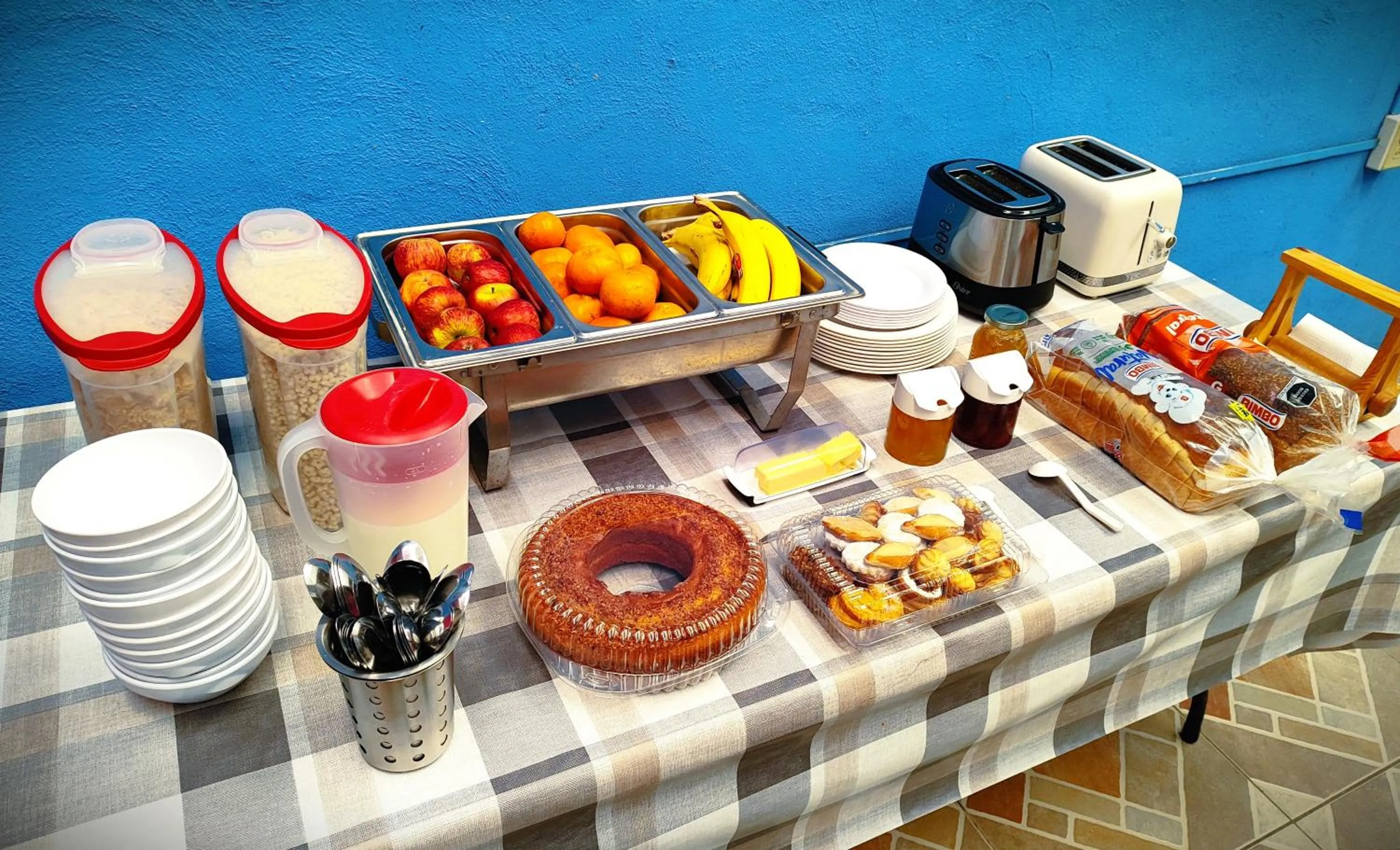 Continental breakfast in Hotel del Refugio
