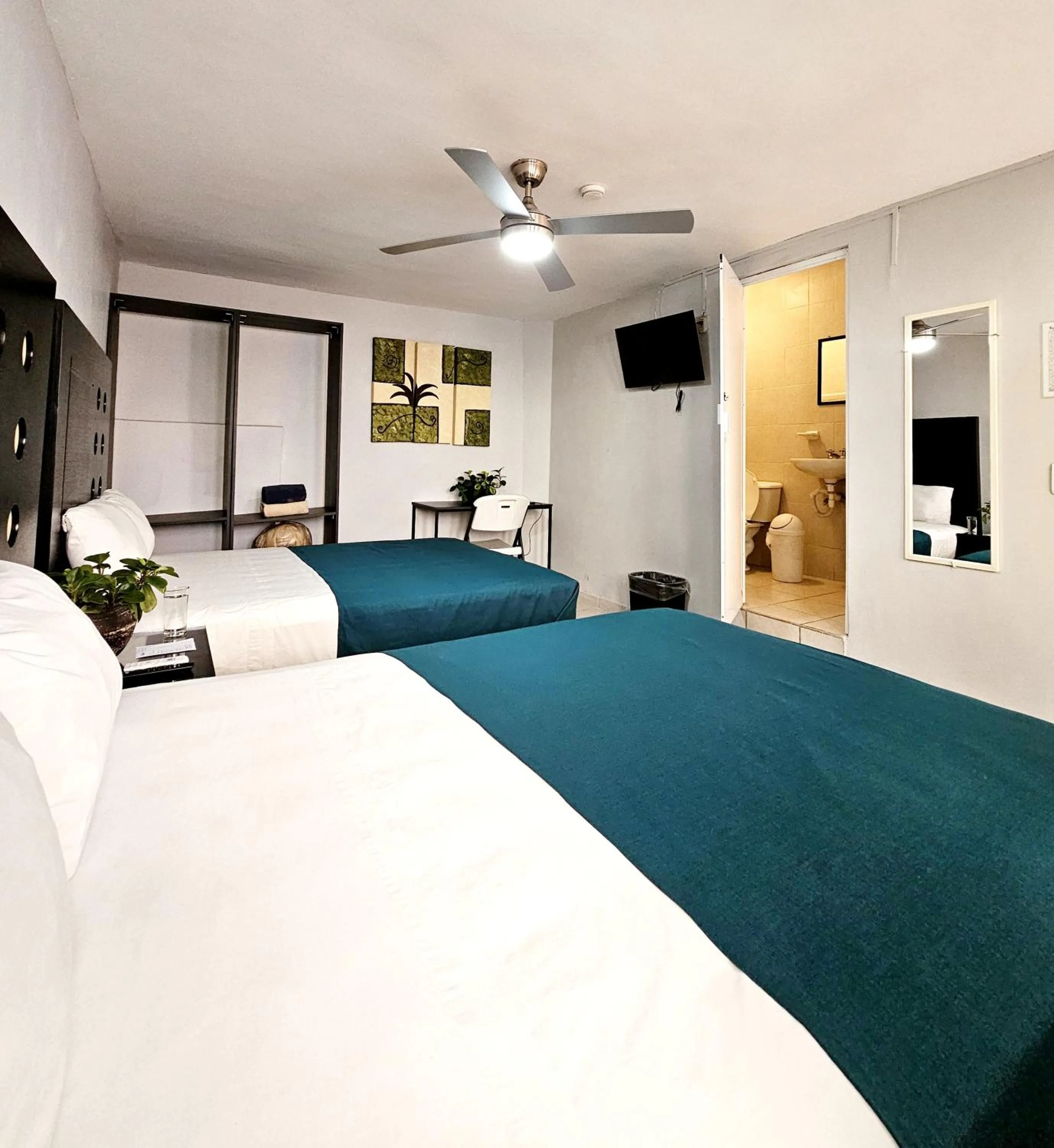 Bedroom, Bed in Hotel del Refugio