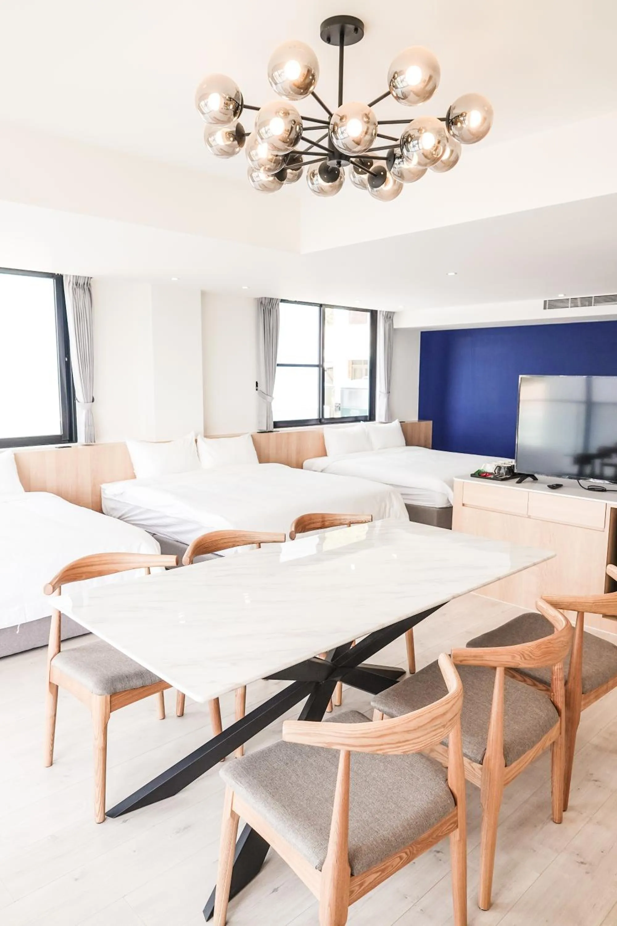 TV and multimedia in Sunshine Liv.