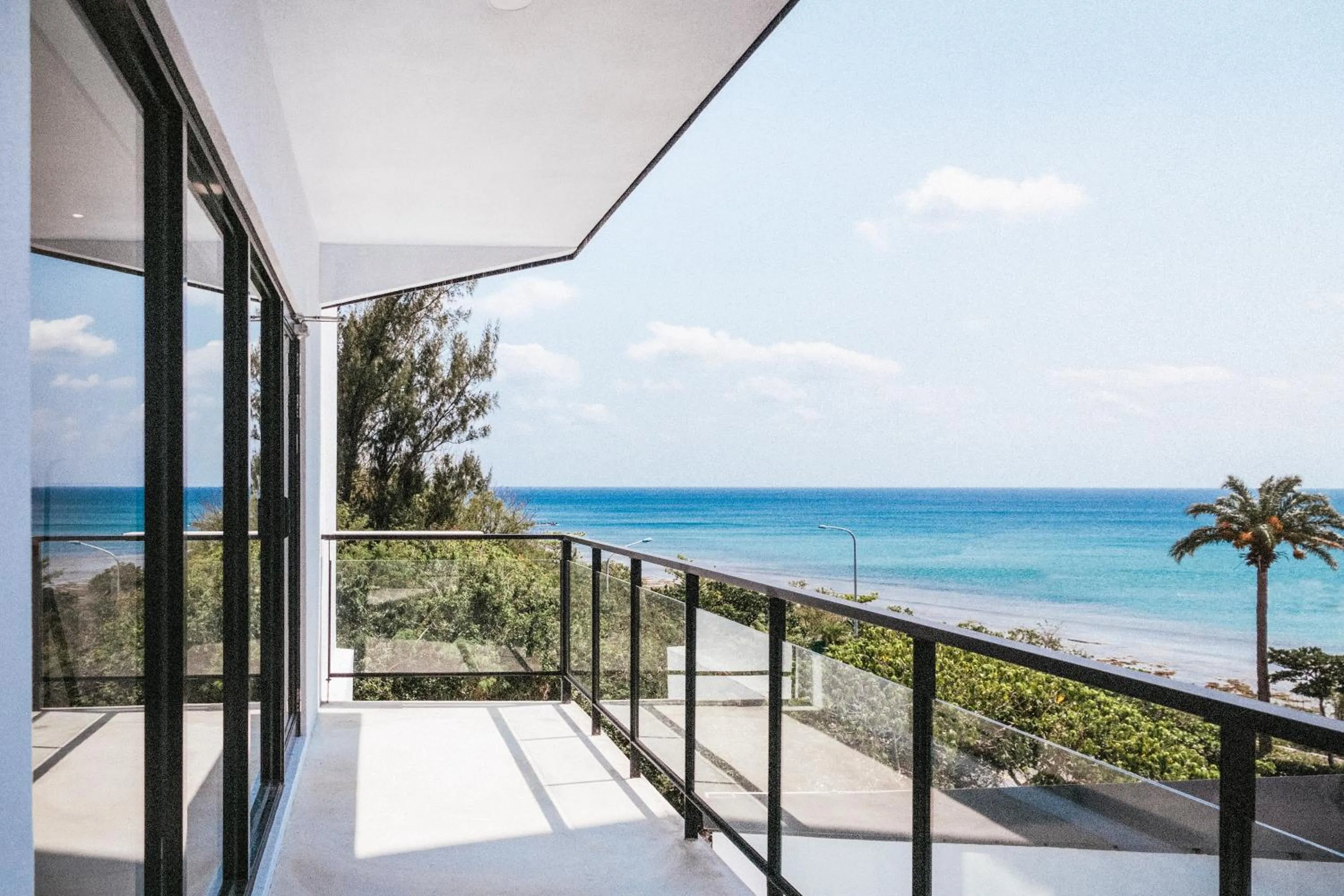 Patio in Sunshine Liv.