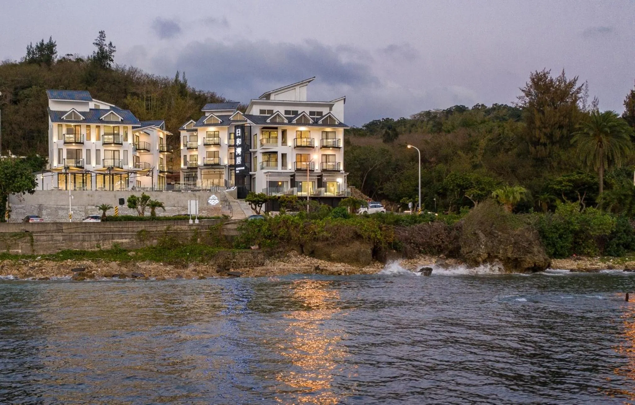 Property building in Sunshine Liv.