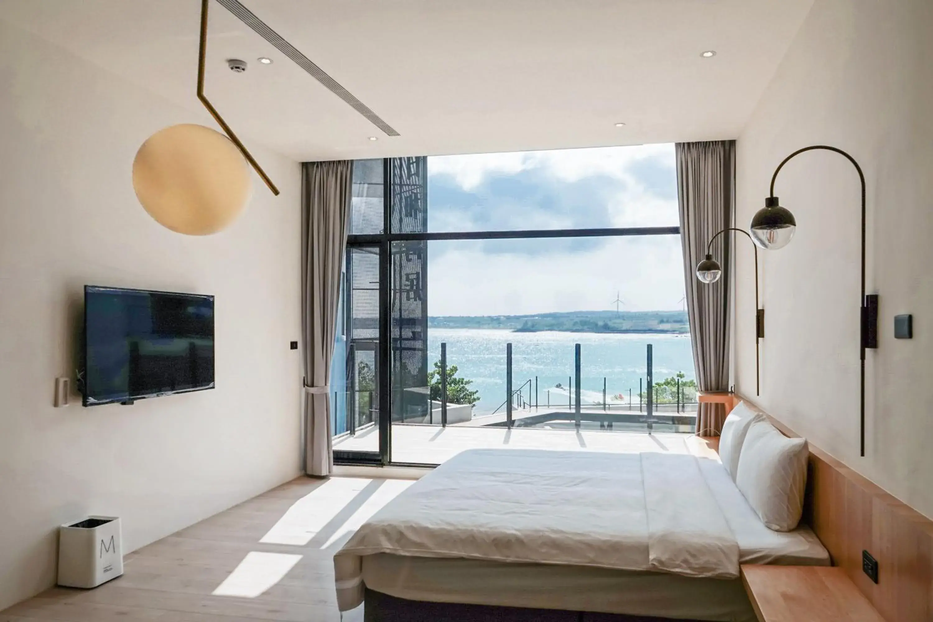 Deluxe Double Room with Balcony in Sunshine Liv. Deluxe Double Room with Balcony in Sunshine Liv.