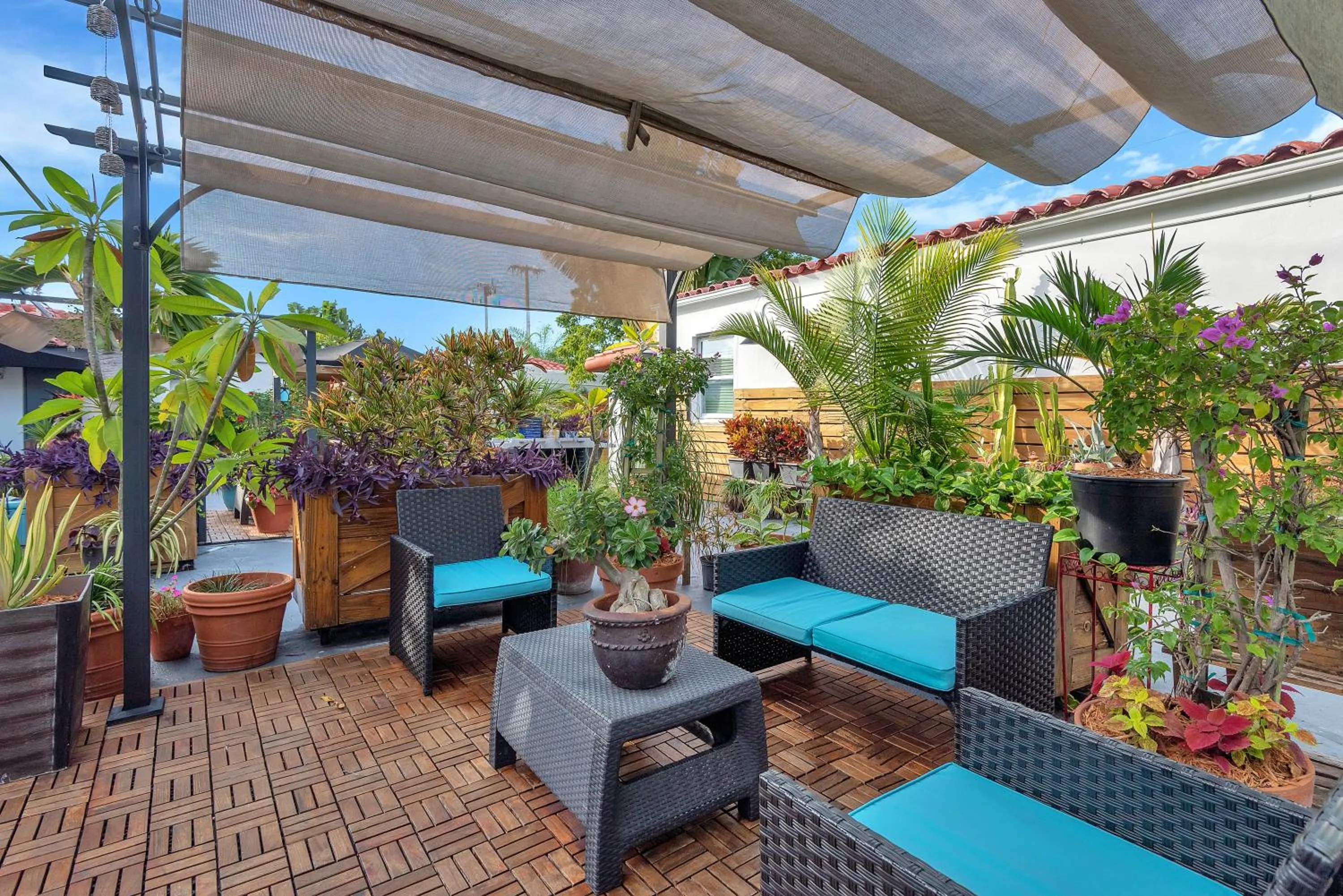 Inner courtyard view in Oasis Hotel