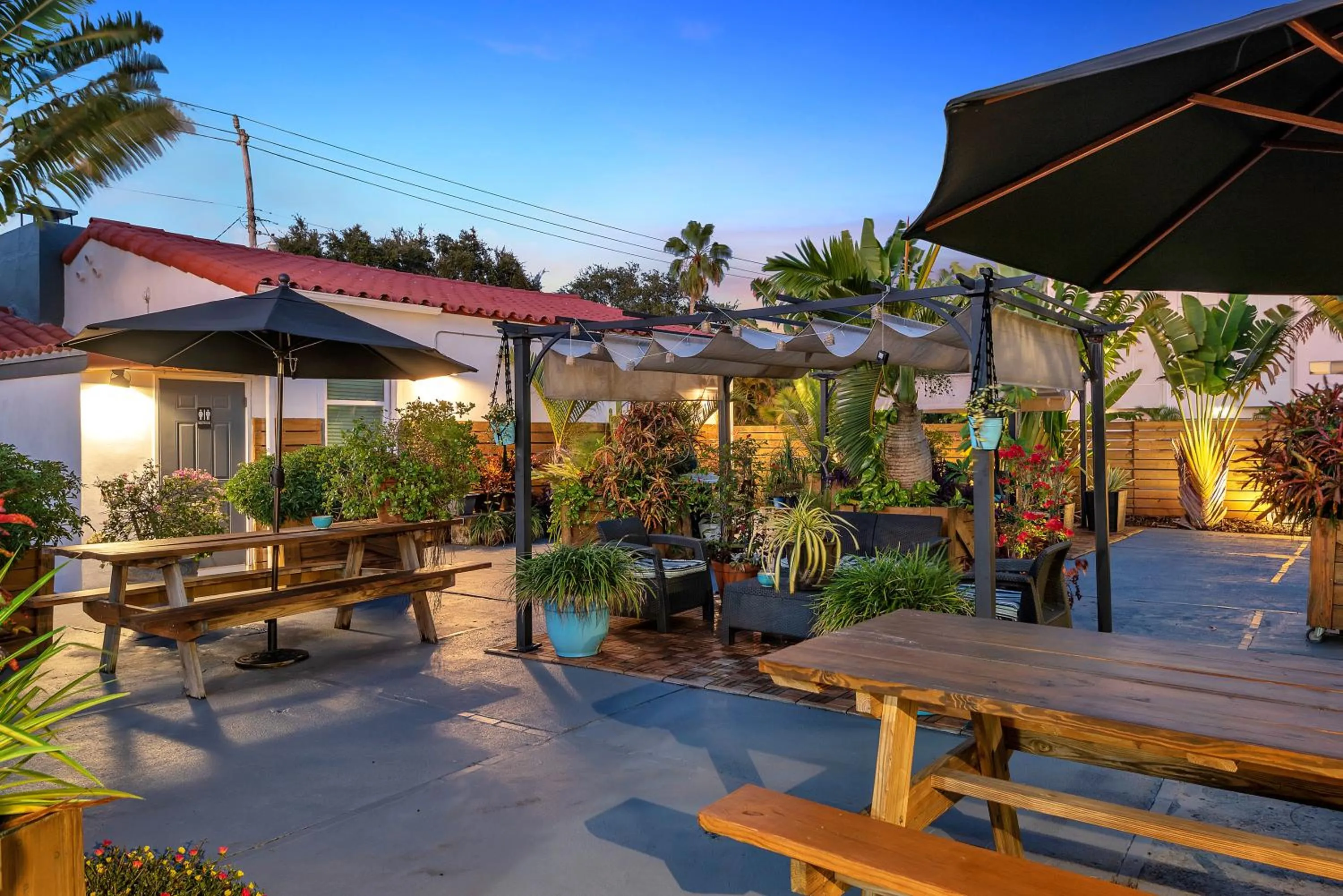 Inner courtyard view in Oasis Hotel