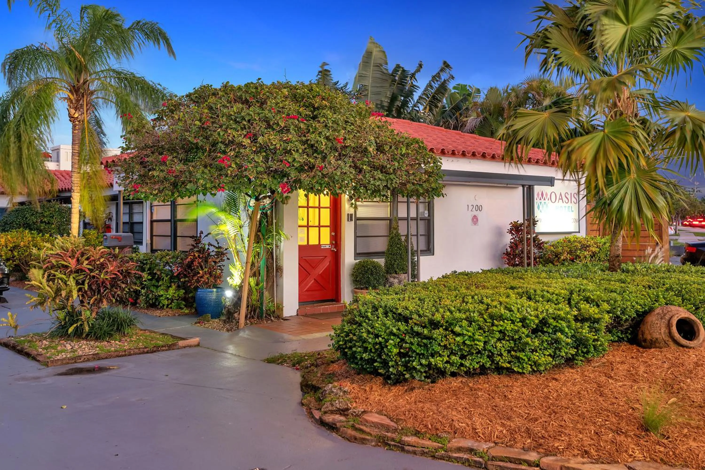 Facade/entrance in Oasis Hotel