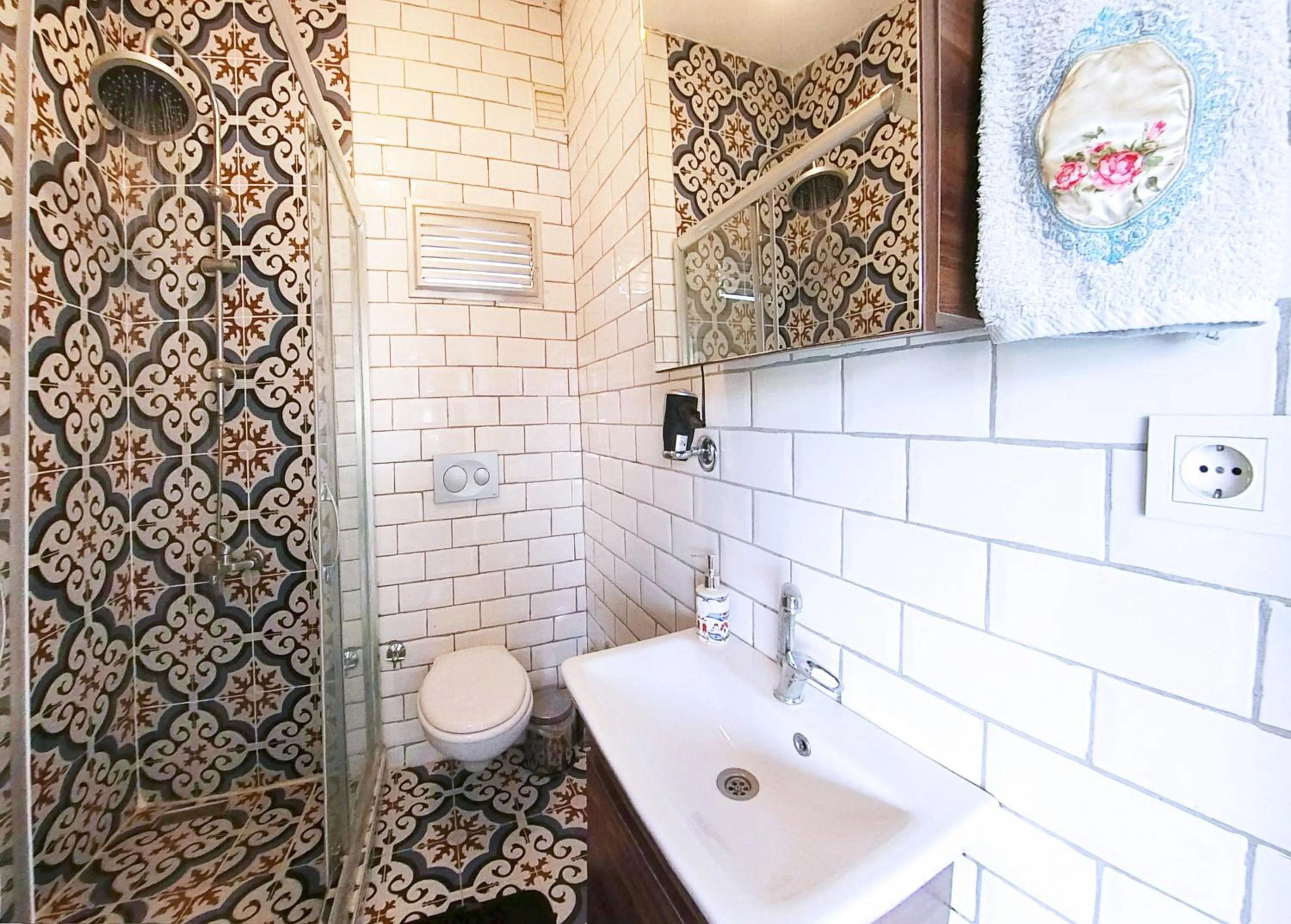 Shower in Elele Boutique Aparts