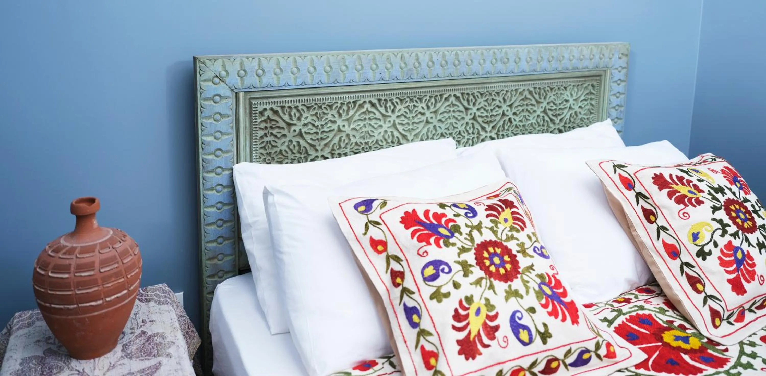 Bed in Elele Boutique Aparts