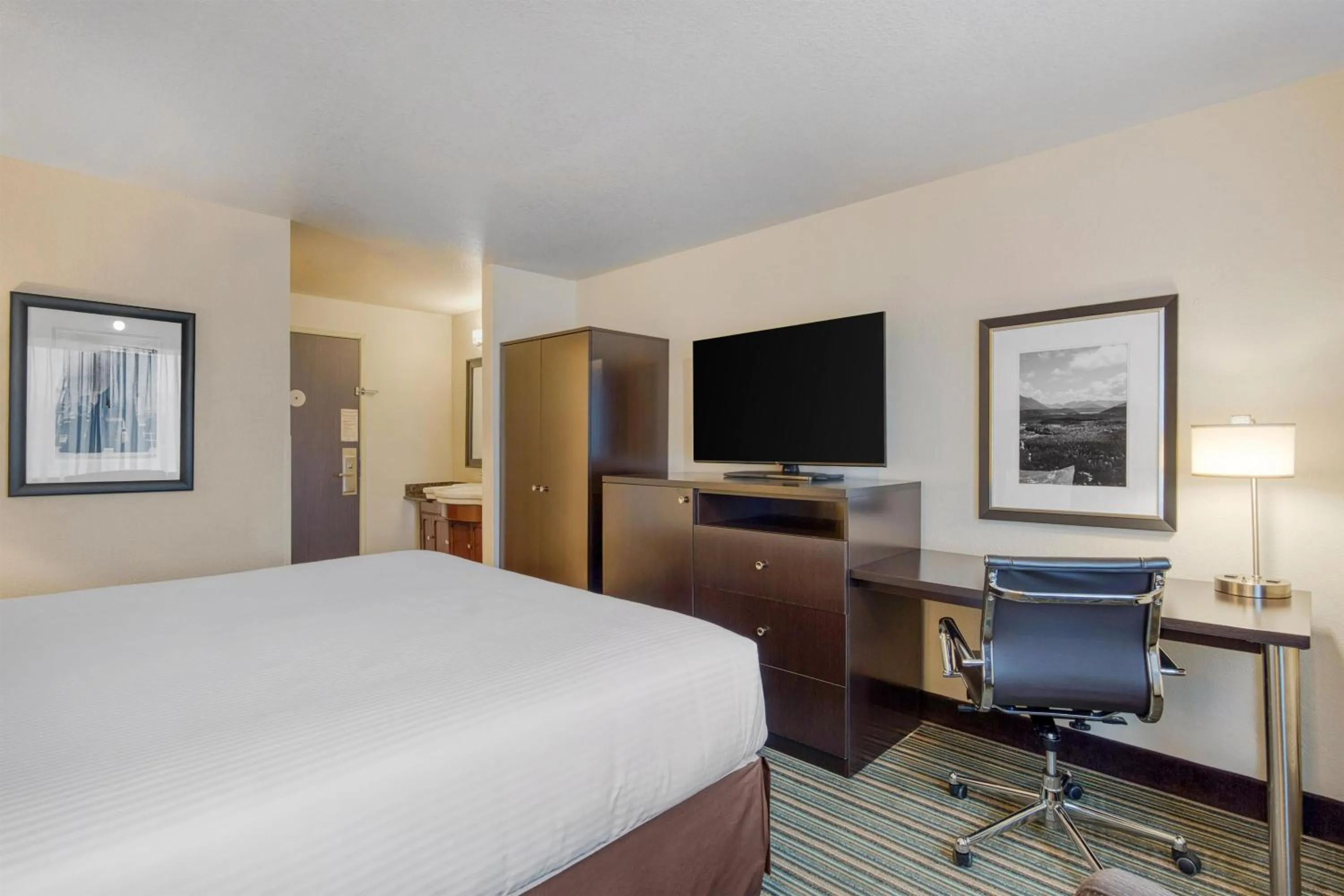 Bedroom, Bed in Best Western Alderwood