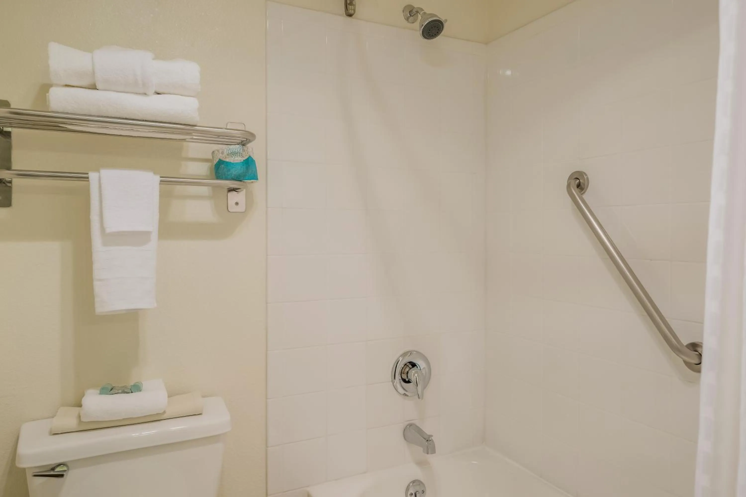 Shower in Best Western Alderwood