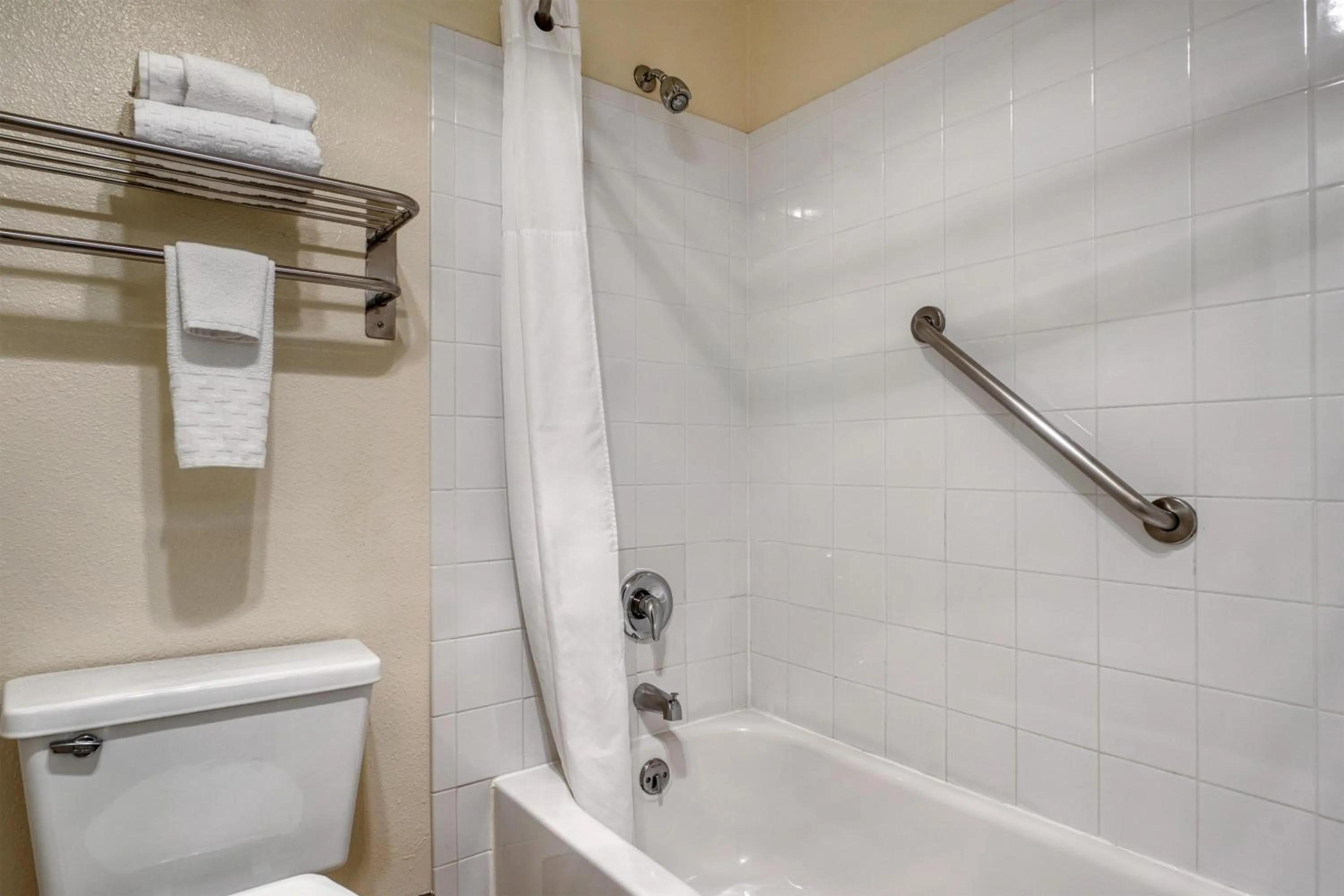 Bathroom in Best Western Alderwood