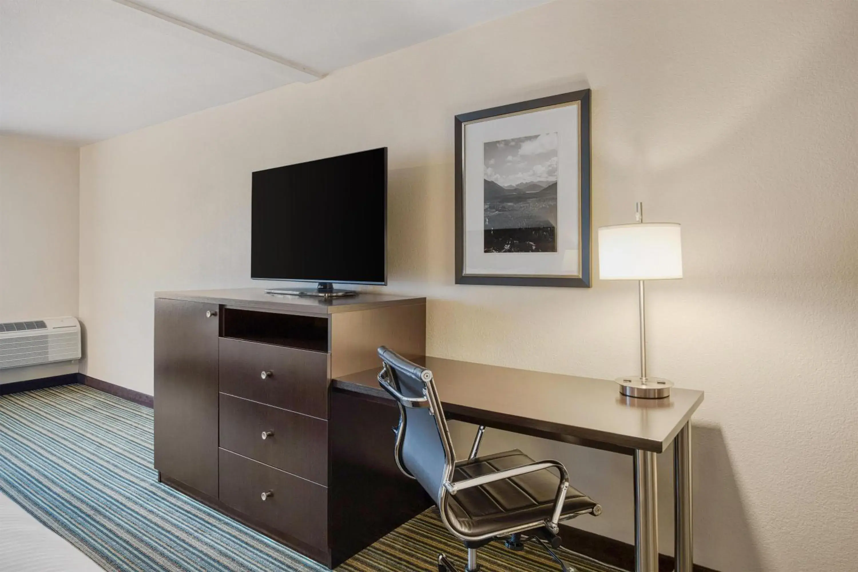 Queen Room with Two Queen Beds and Roll-In Shower - Disability Access/Non-Smoking in Best Western Alderwood Queen Room with Two Queen Beds and Roll-In Shower - Disability Access/Non-Smoking in Best Western Alderwood