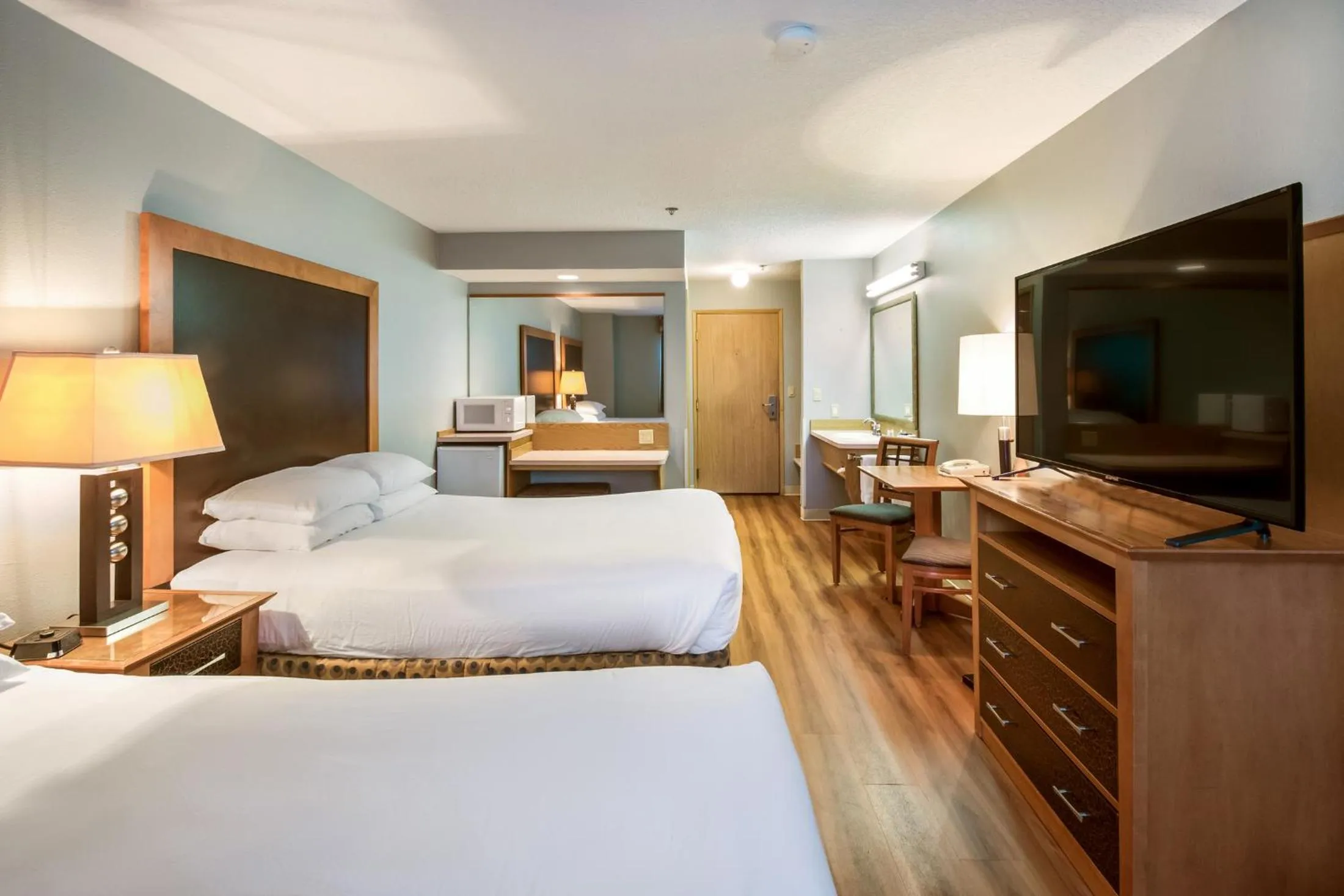 Bedroom, TV/Entertainment Center in Red Lion Inn & Suites Seaside