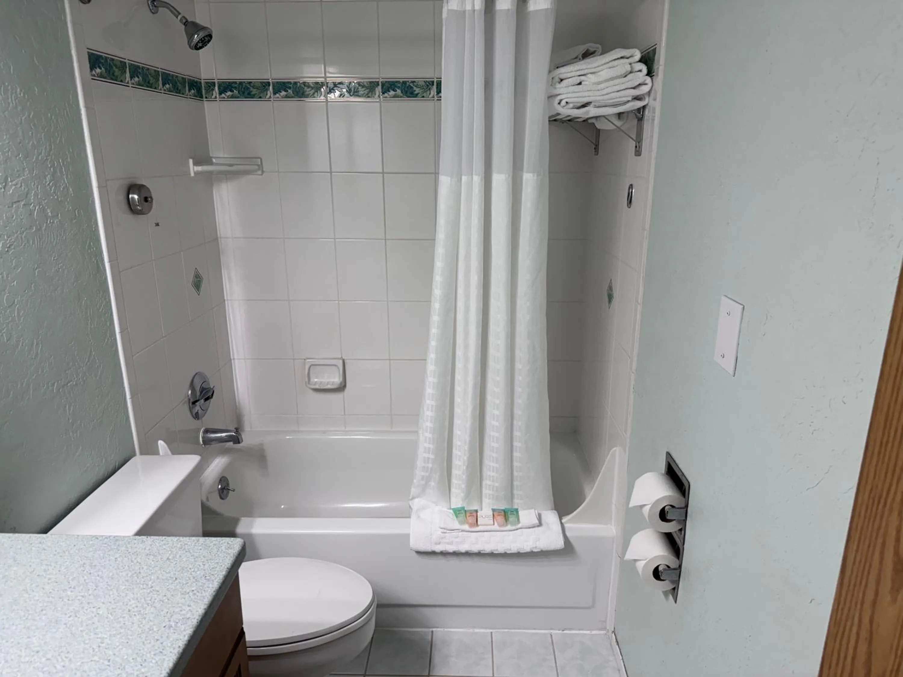 Public Bath in Promenade Inn & Suites Oceanfront