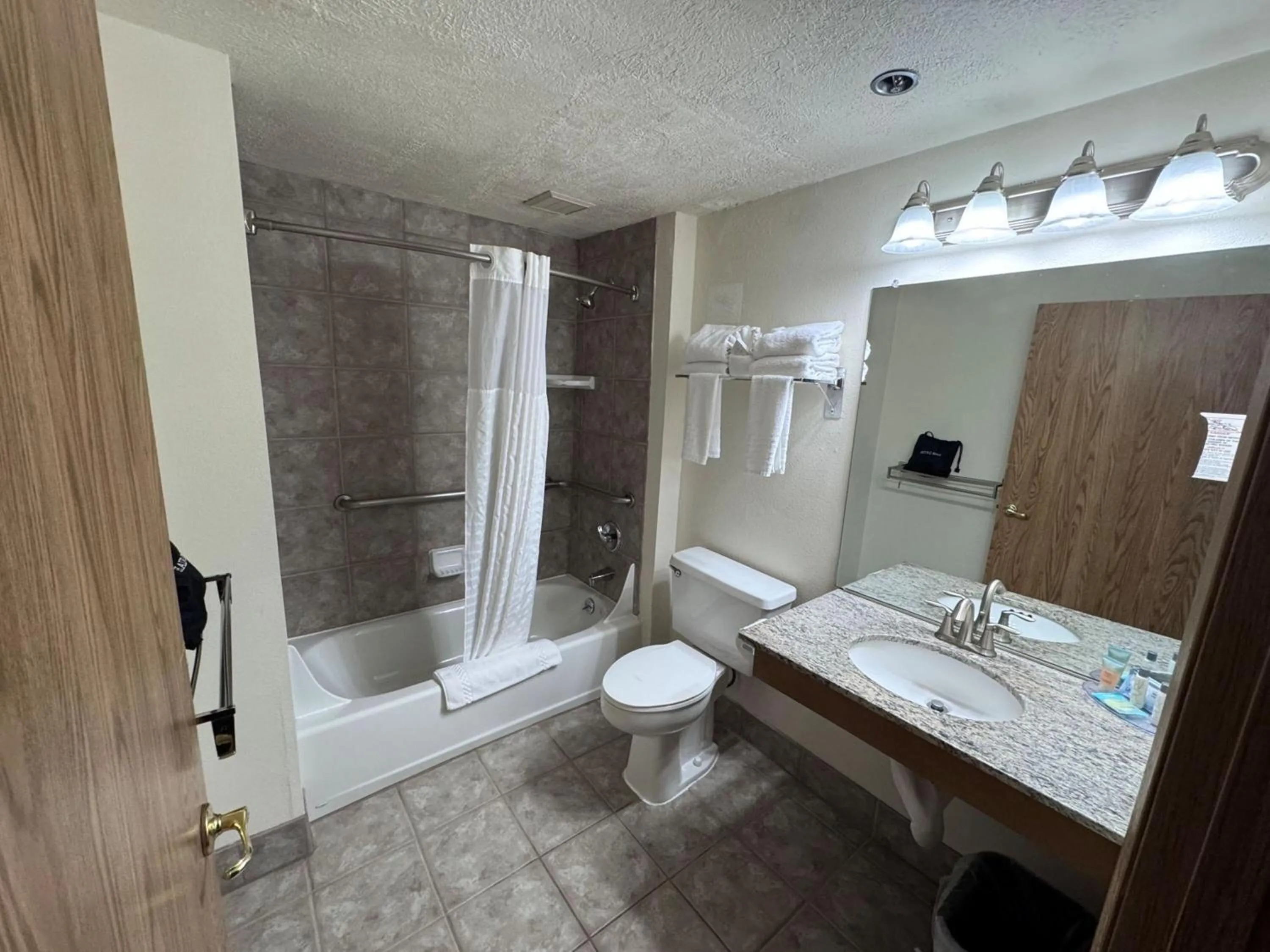 Toilet in Promenade Inn & Suites Oceanfront