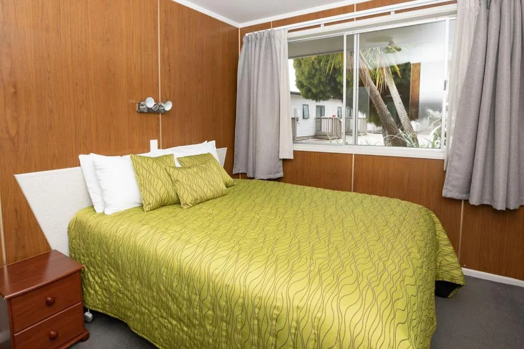 Bed in Peninsula Motel