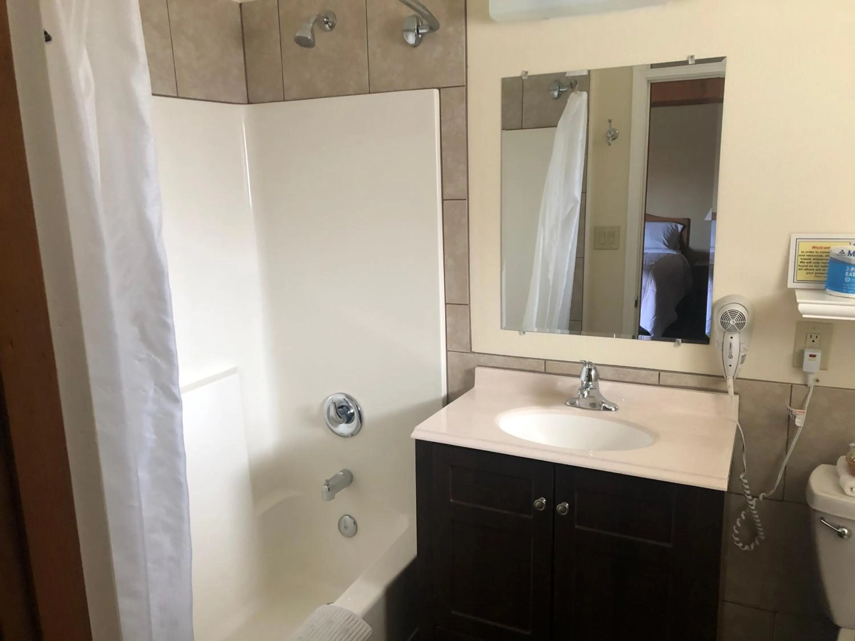 Bathroom in Meadowcliff Lodge Coleville