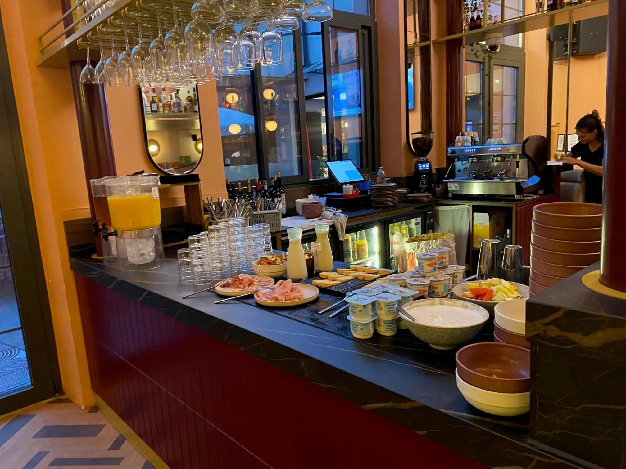 Food in ClapClap Hôtel, Food & Bar