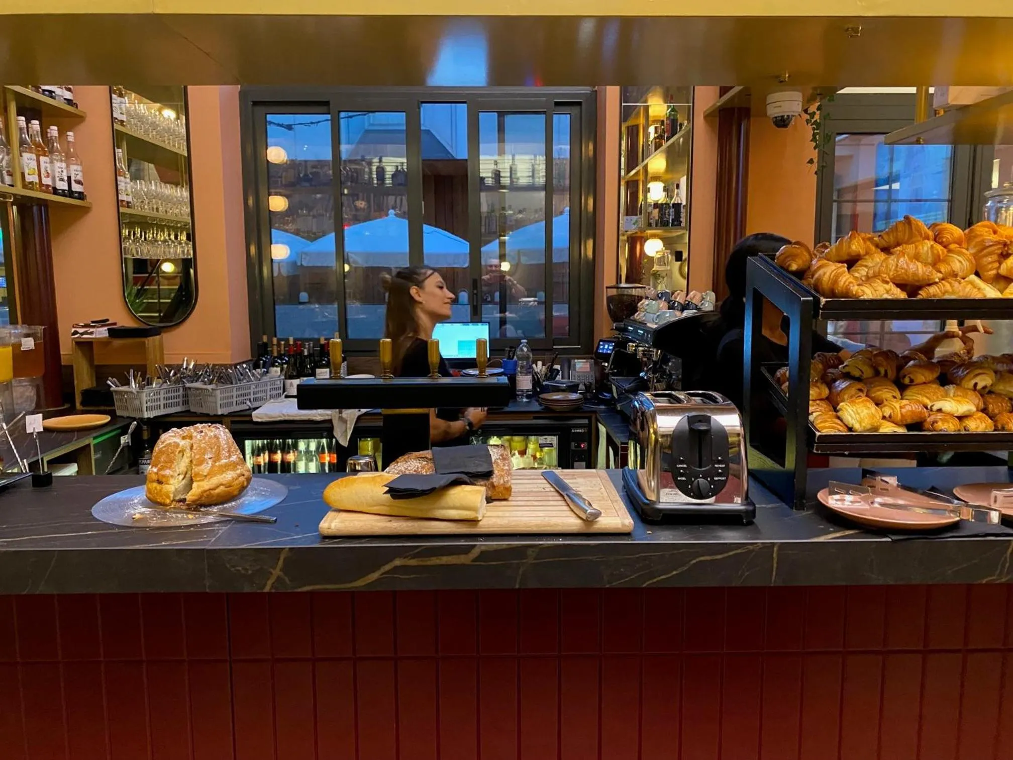 Food and drinks in ClapClap Hôtel, Food & Bar