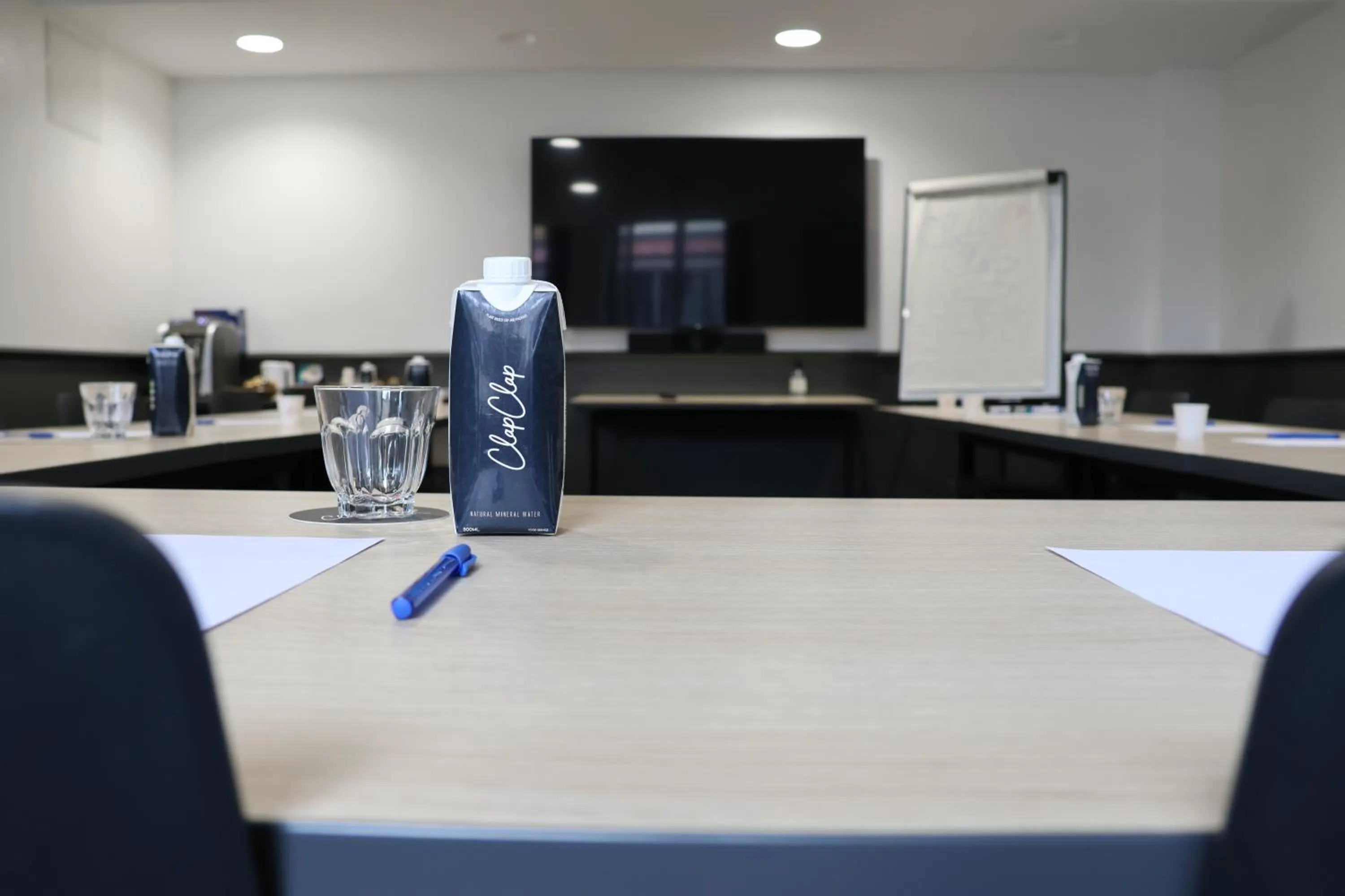 Meeting/conference room in ClapClap Hôtel, Food & Bar