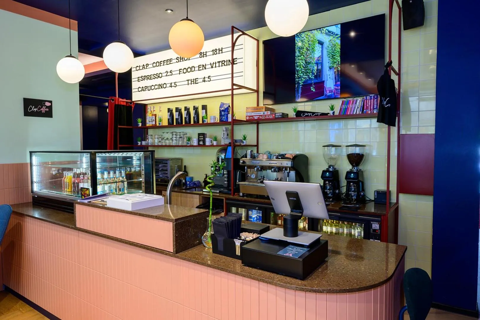 Area and facilities in ClapClap Hôtel, Food & Bar