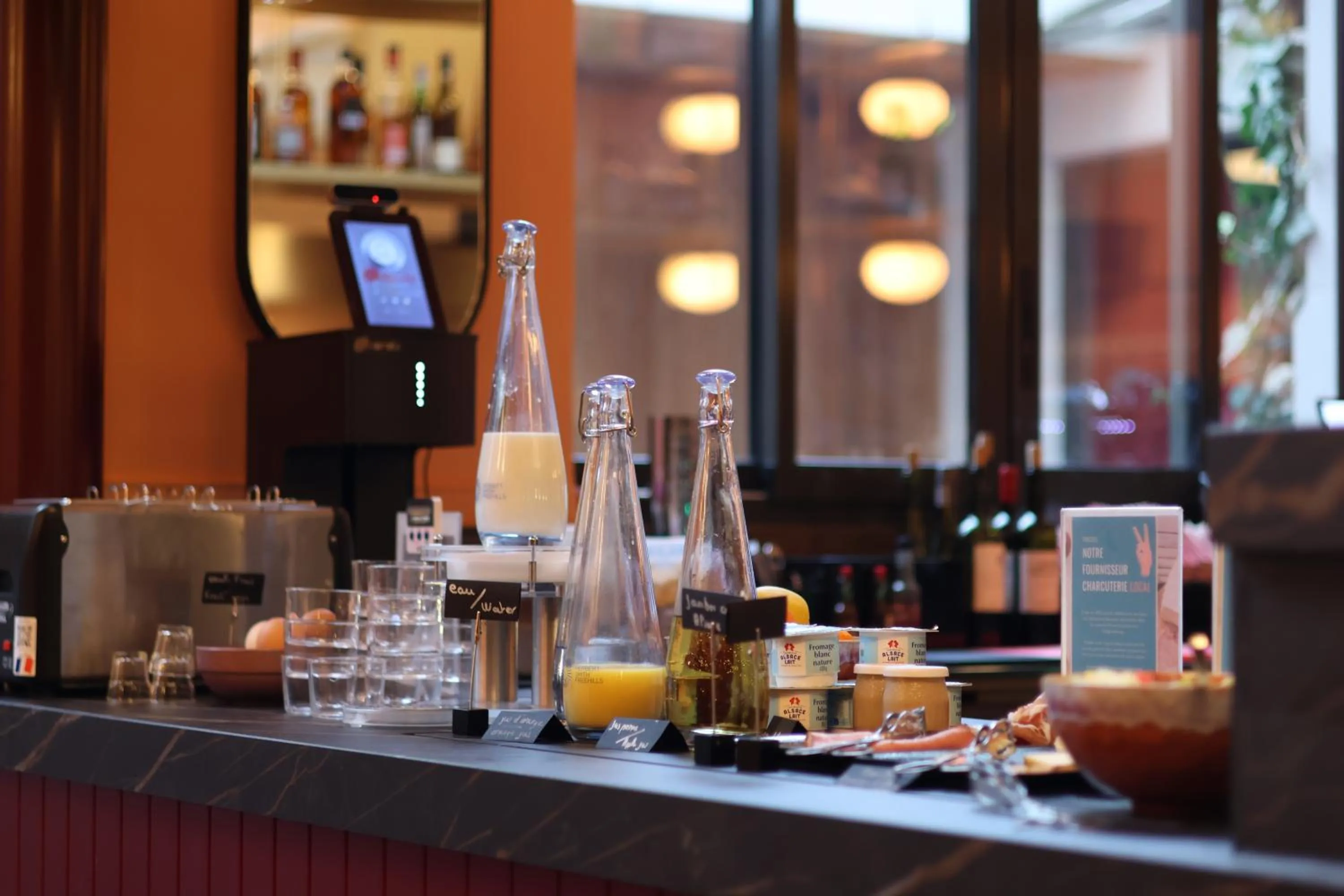 Buffet breakfast in ClapClap Hôtel, Food & Bar