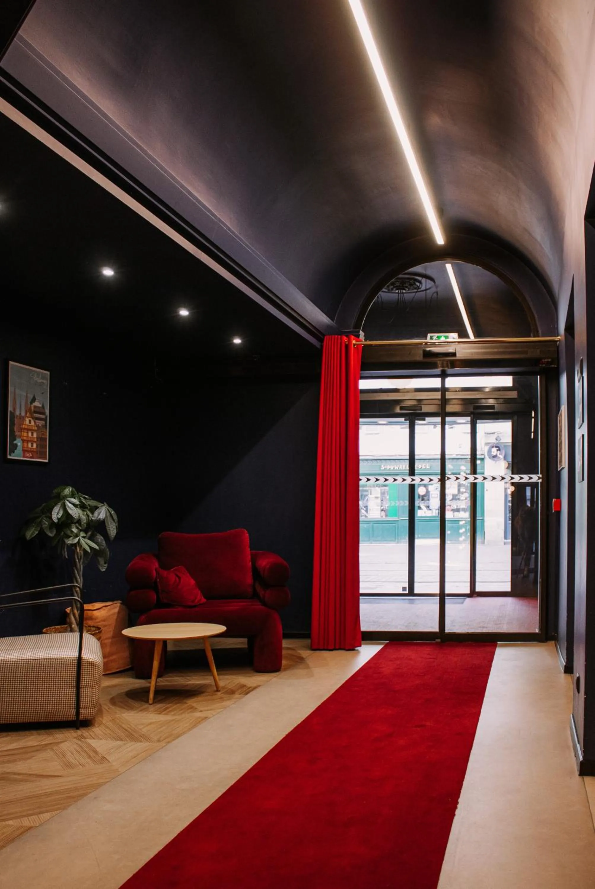 Facade/entrance in ClapClap Hôtel, Food & Bar