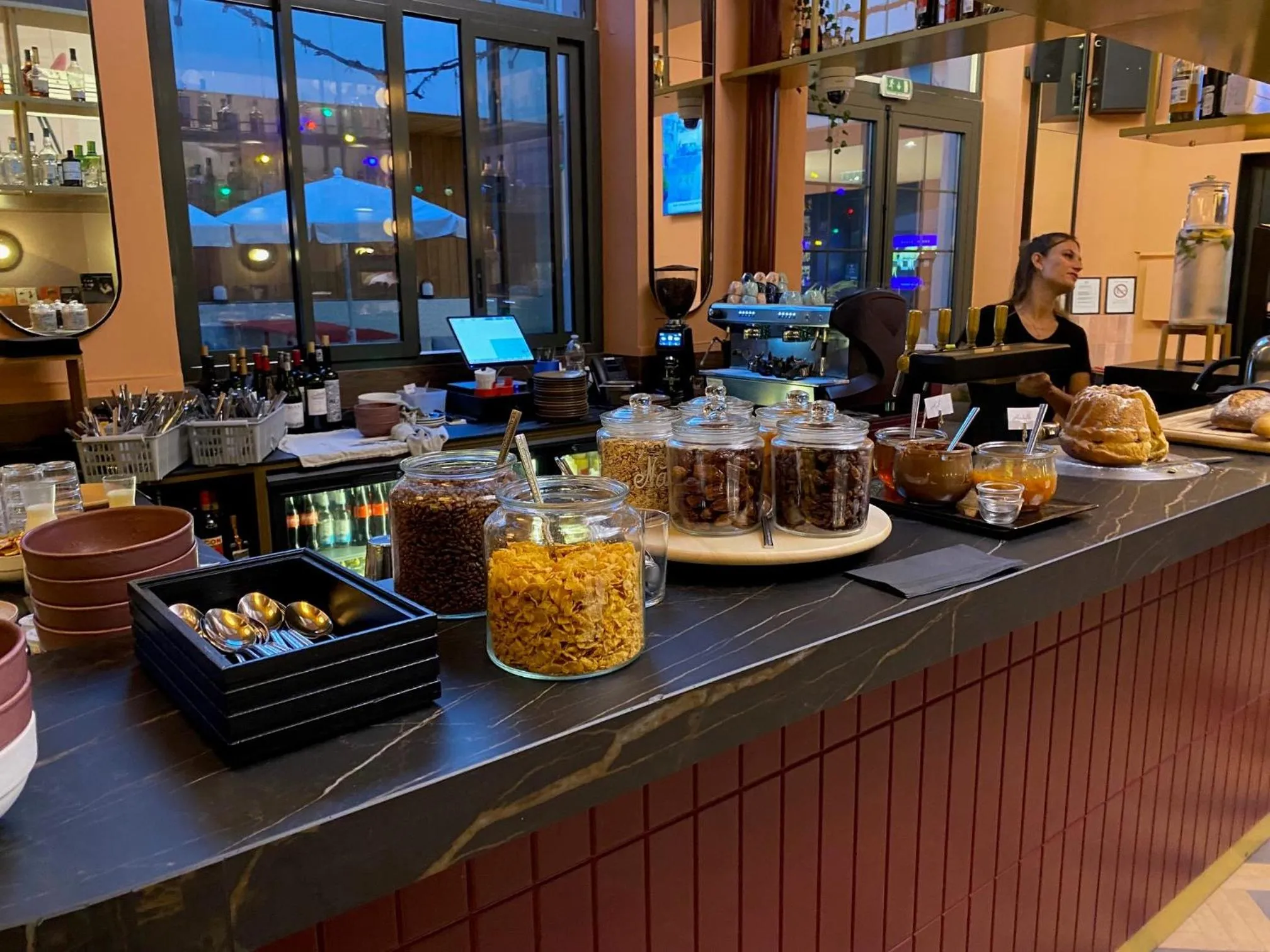 Restaurant/places to eat in ClapClap Hôtel, Food & Bar