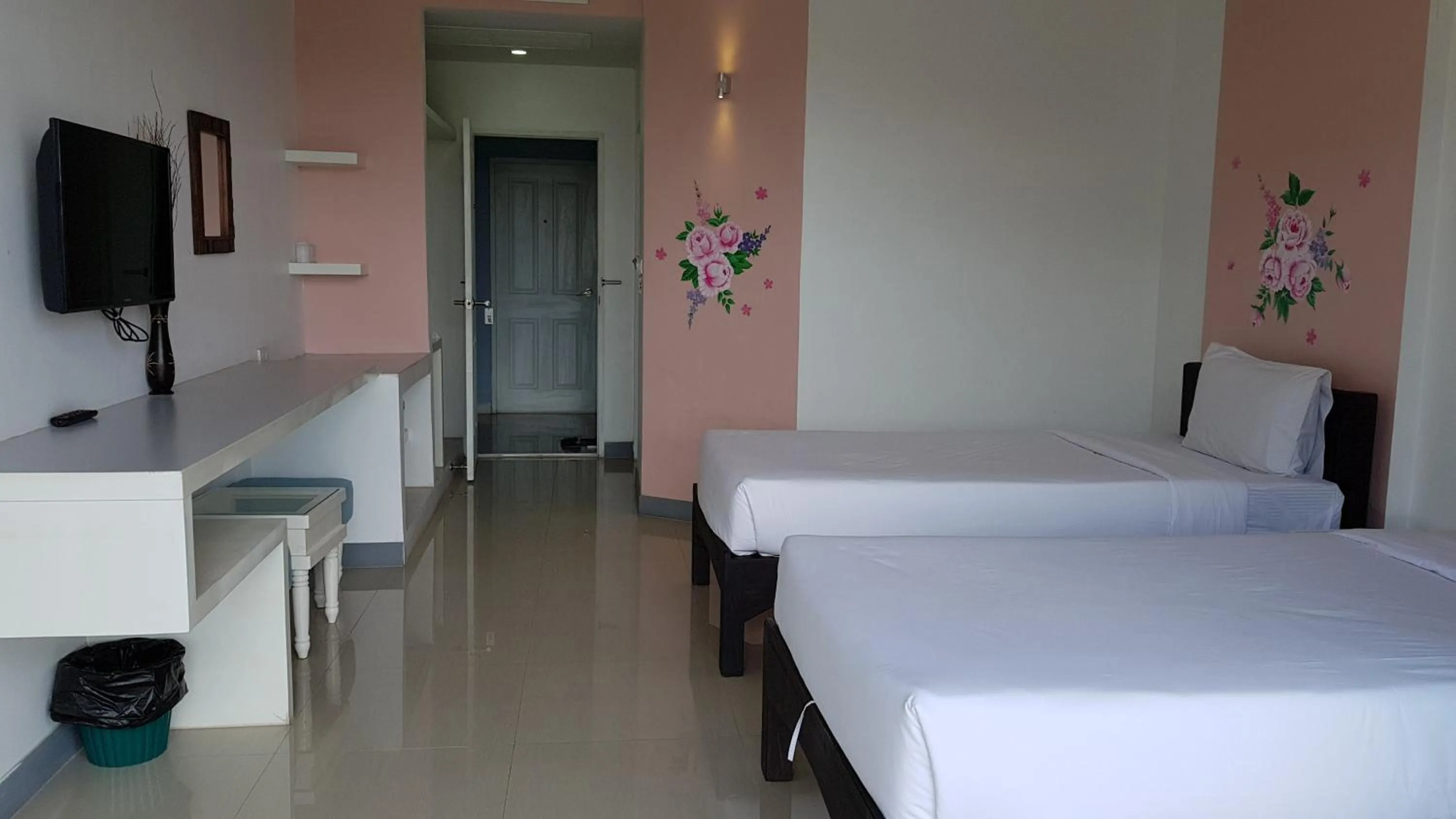 Photo of the whole room, Bed in Like Residence