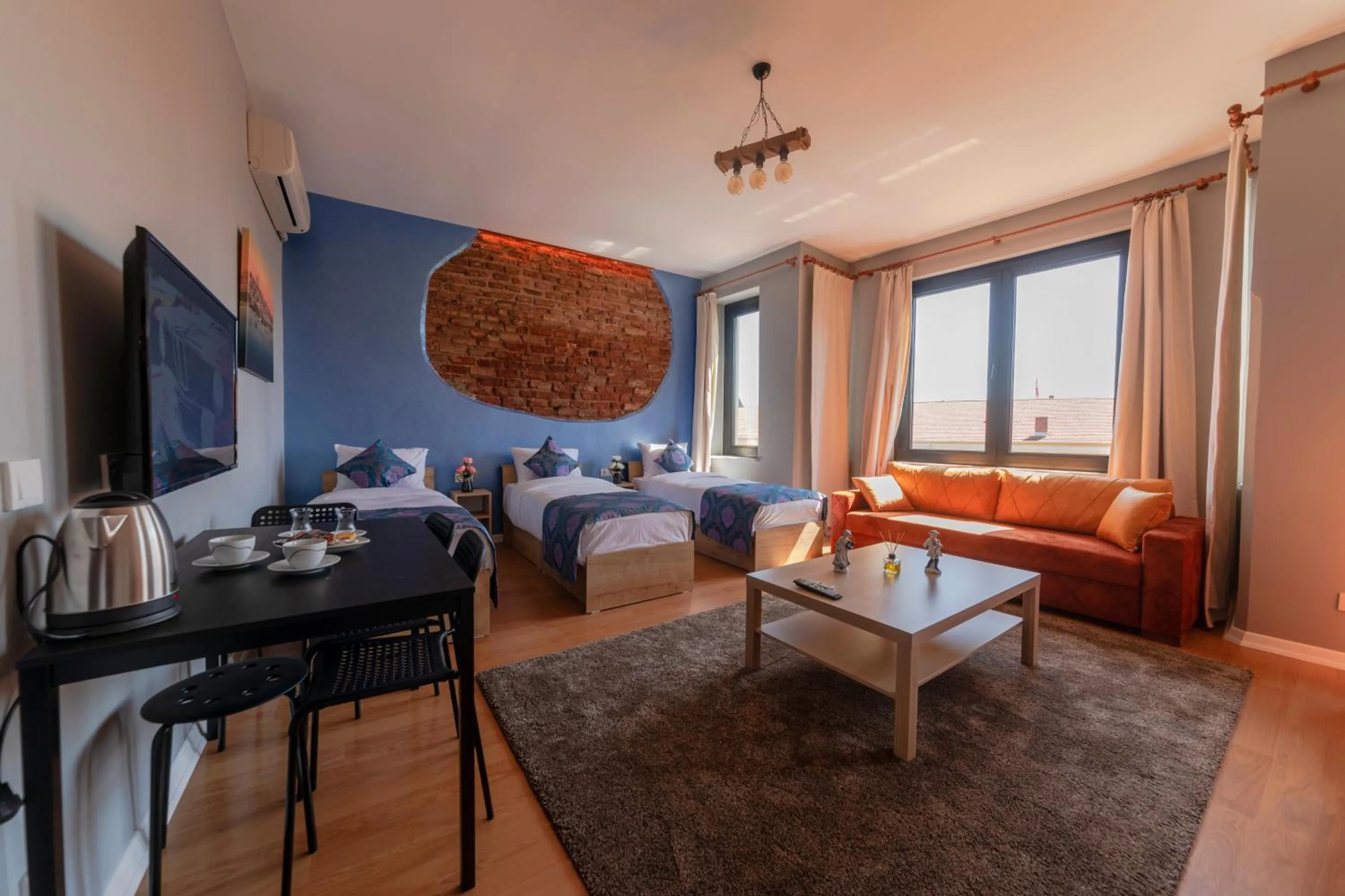 Living room, Bed in ROYAL TAKSIM SUITES