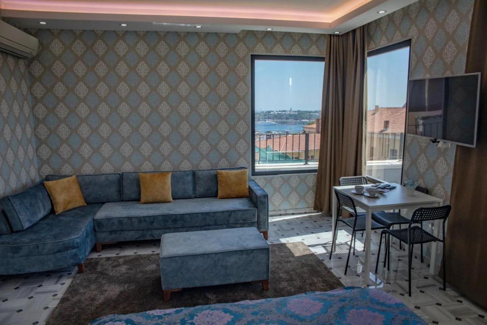 Living room in ROYAL TAKSIM SUITES