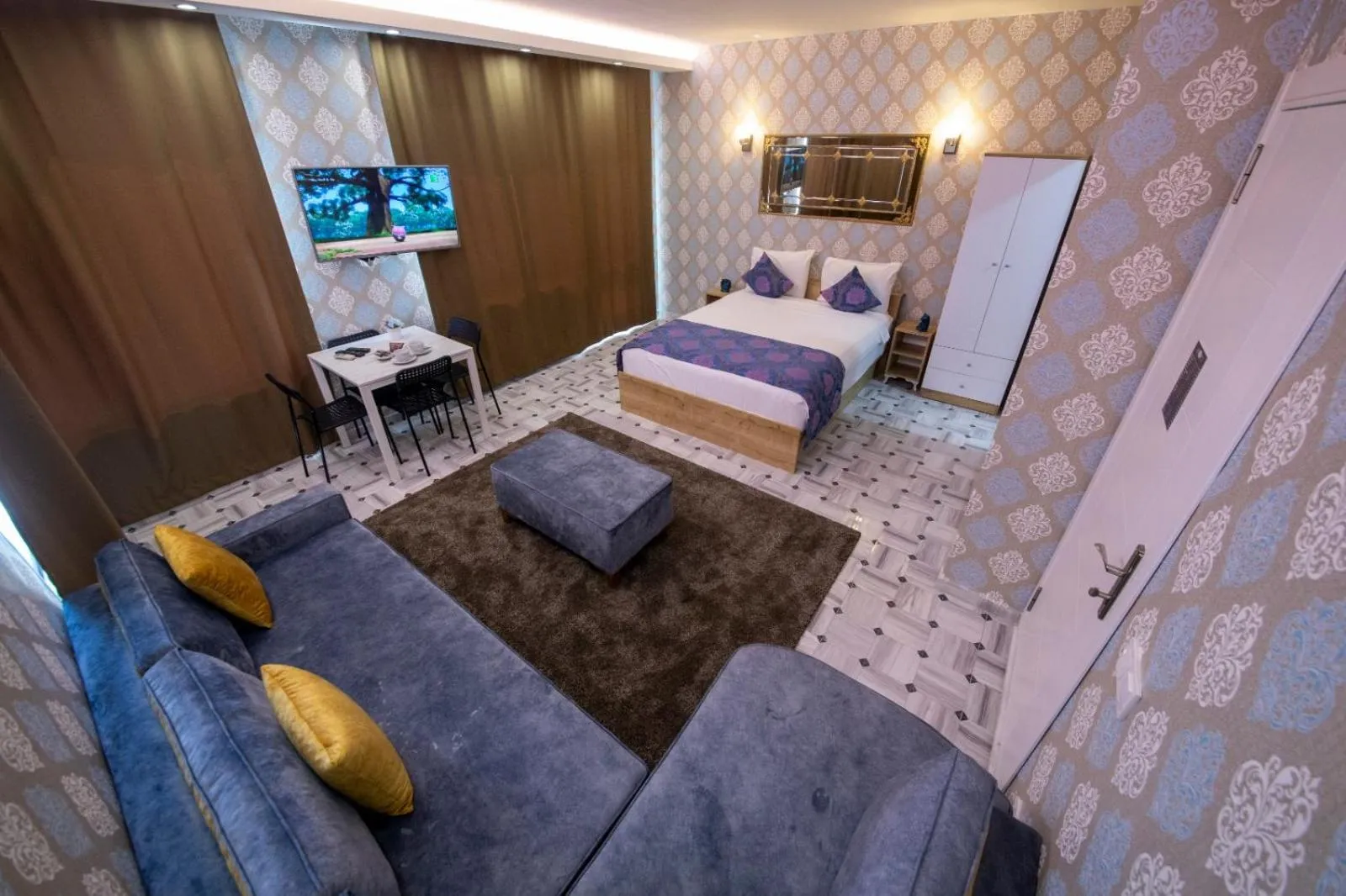 Living room, Bed in ROYAL TAKSIM SUITES