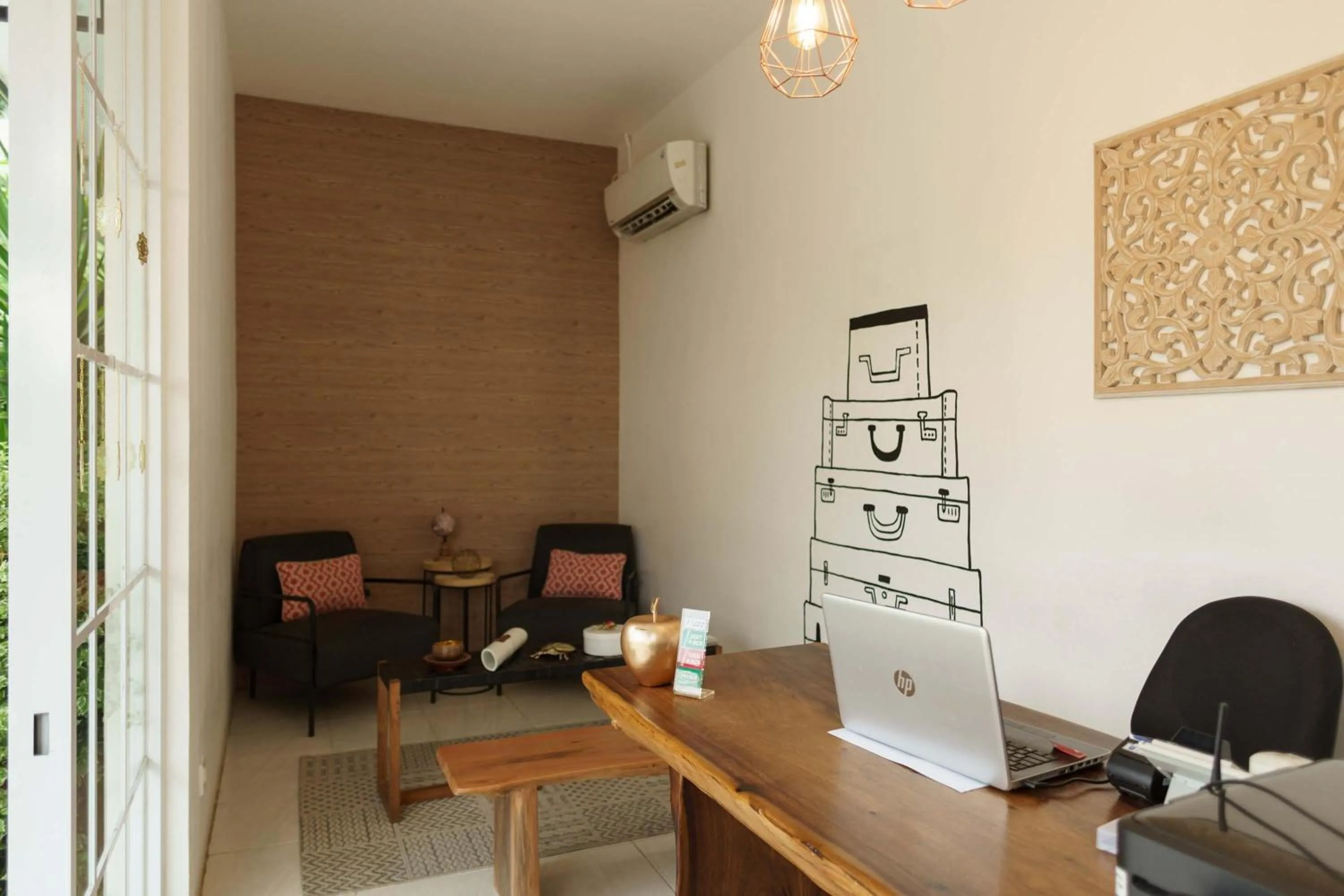 Lobby or reception in RedDoorz Plus near Exit Toll Puncak 2