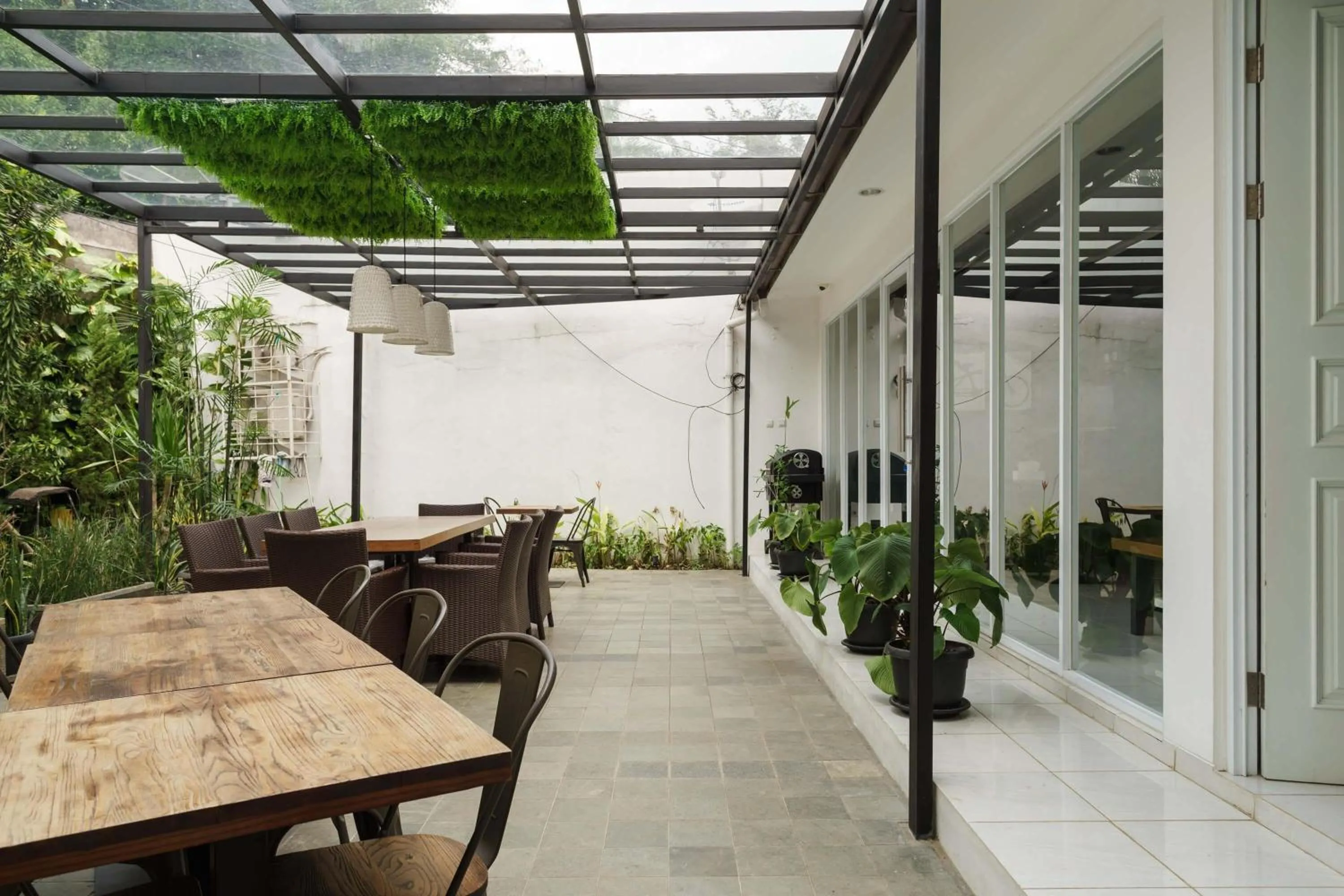 Property building in RedDoorz Plus near Exit Toll Puncak 2