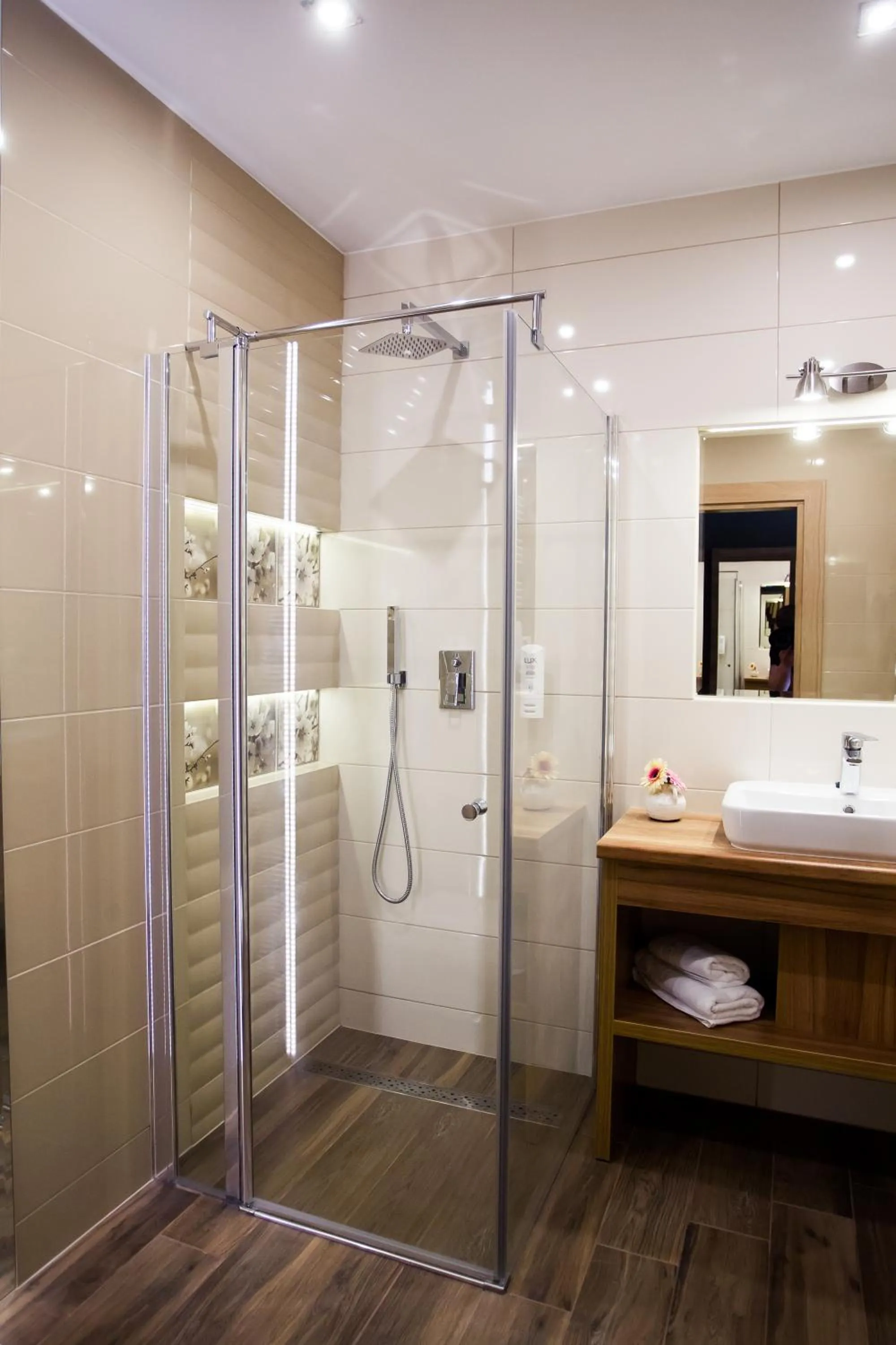 Shower in Hotel Coloseum