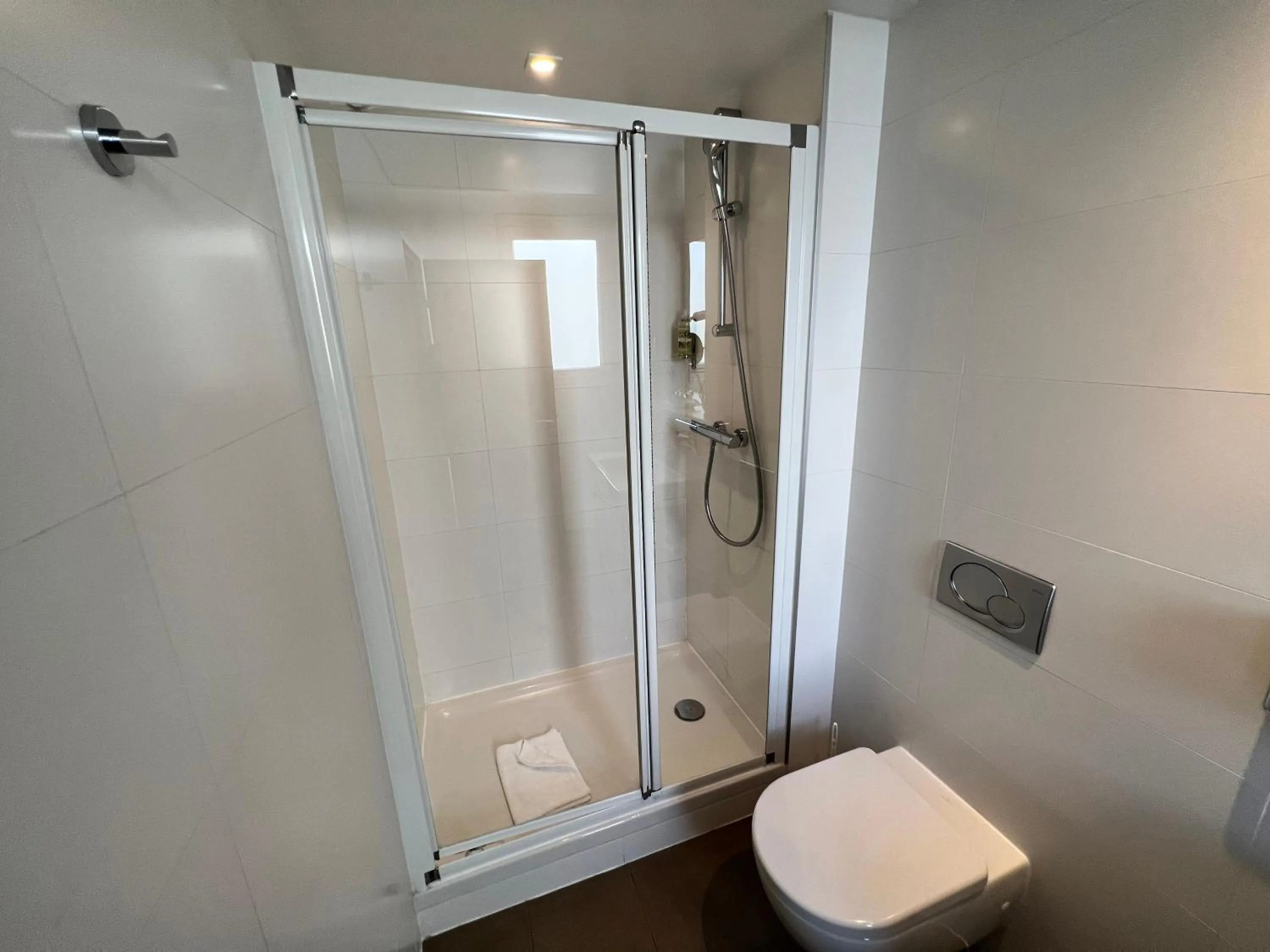 Bathroom in Holiday Inn Paris-Auteuil by IHG