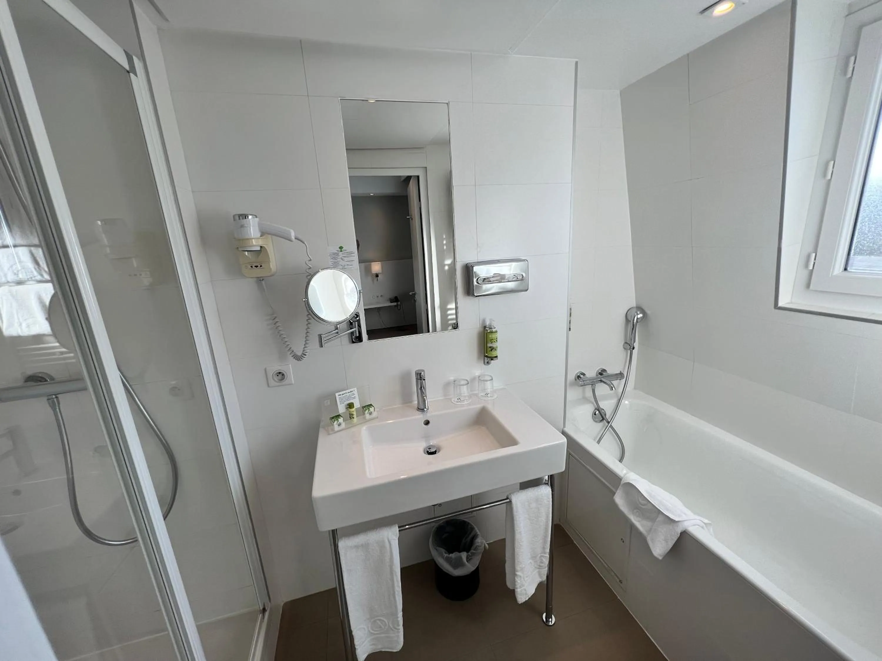 Bathroom in Holiday Inn Paris-Auteuil by IHG