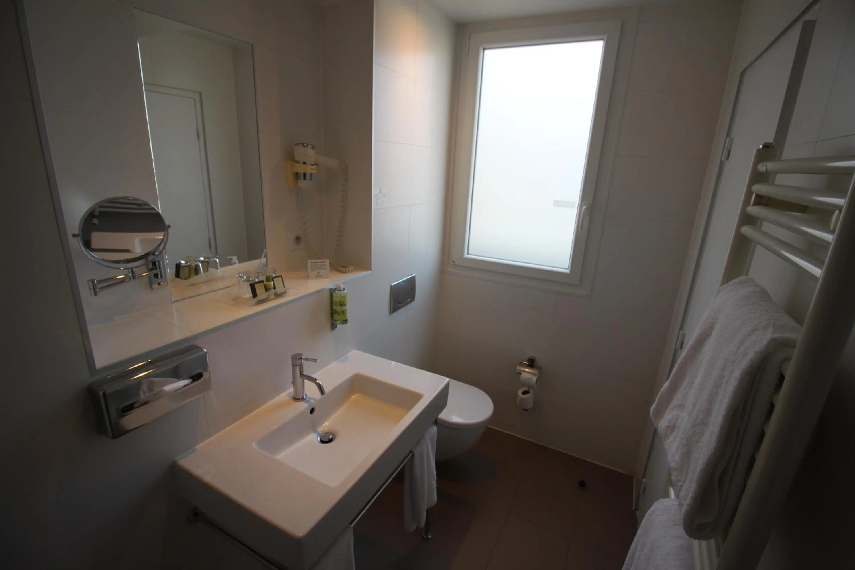 Photo of the whole room in Holiday Inn Paris-Auteuil by IHG