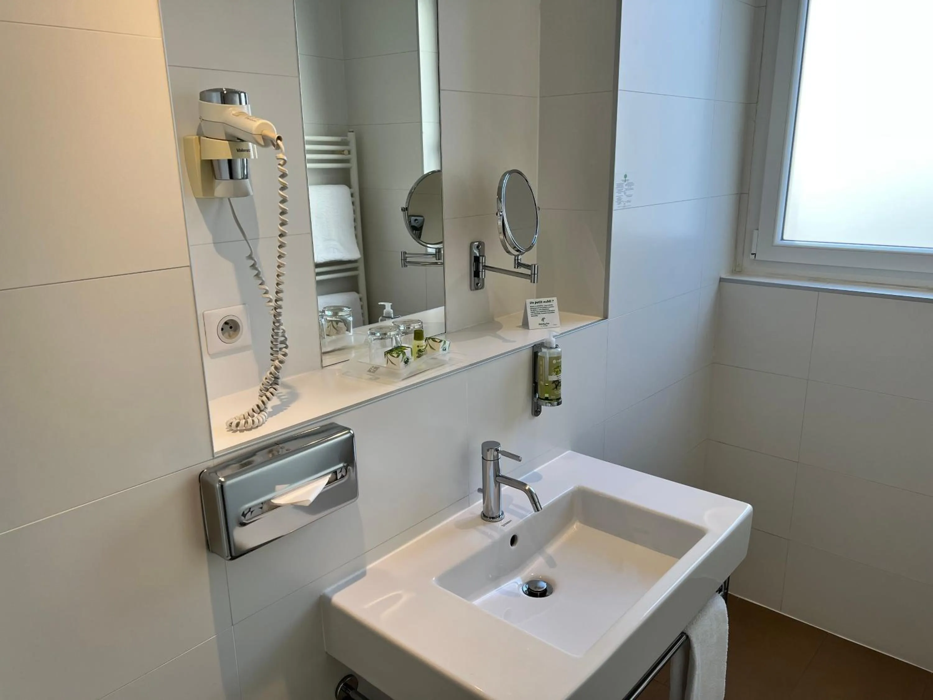 Bathroom in Holiday Inn Paris-Auteuil by IHG