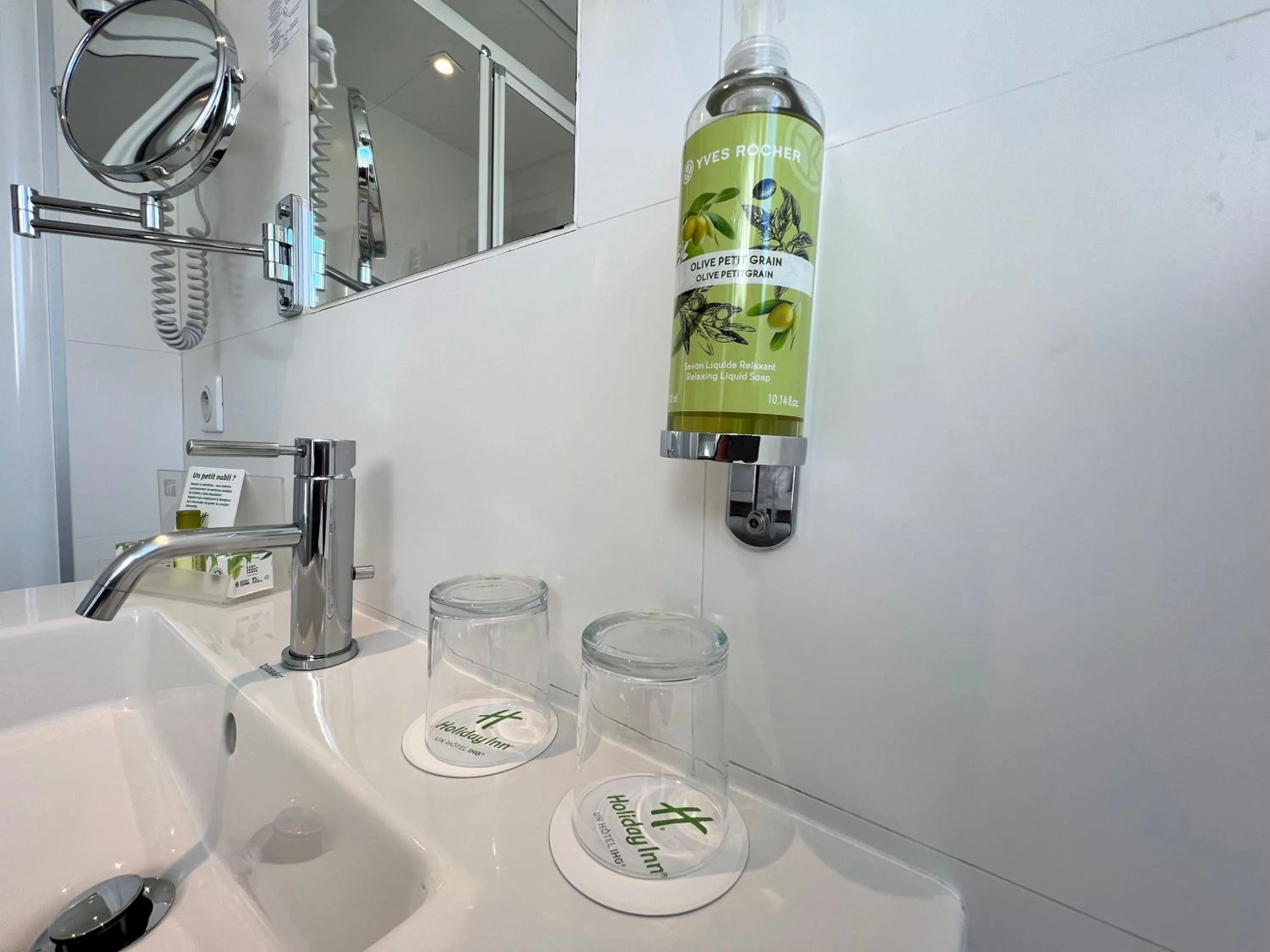 Bathroom in Holiday Inn Paris-Auteuil by IHG