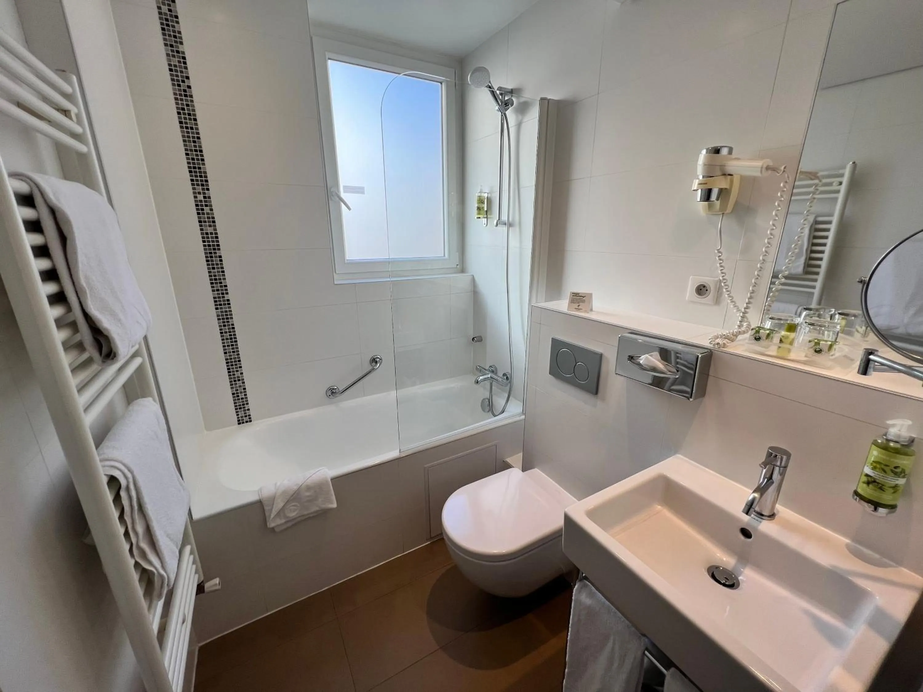 Bathroom in Holiday Inn Paris-Auteuil by IHG