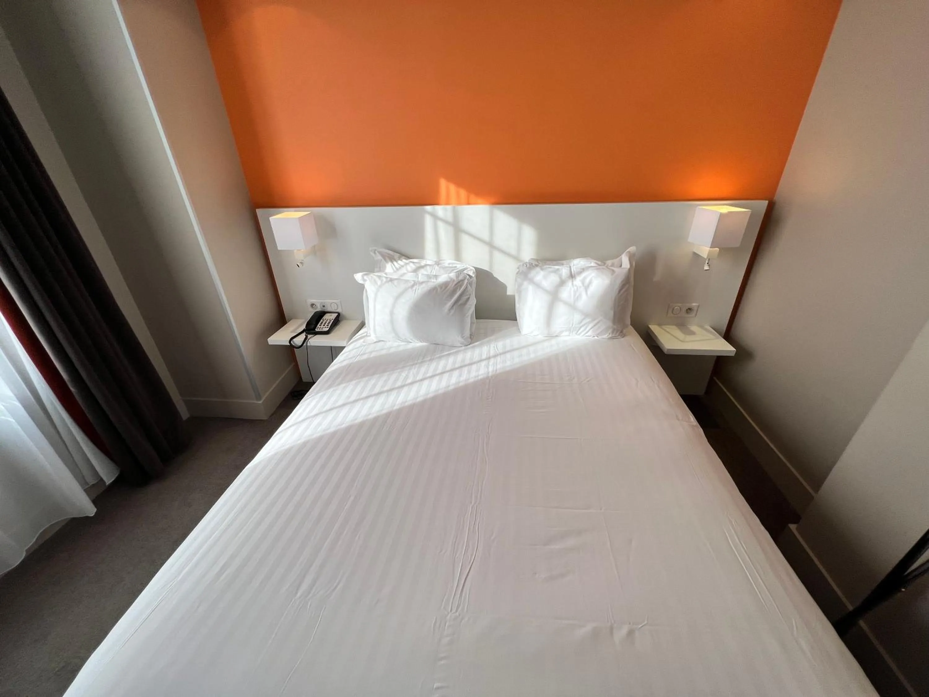Bed in Holiday Inn Paris-Auteuil by IHG