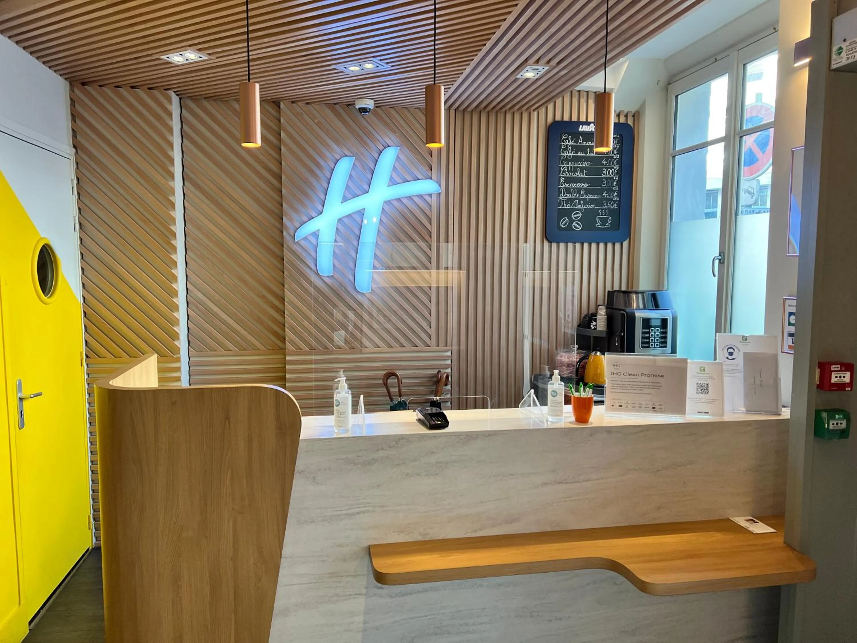 Lobby or reception in Holiday Inn Paris-Auteuil by IHG